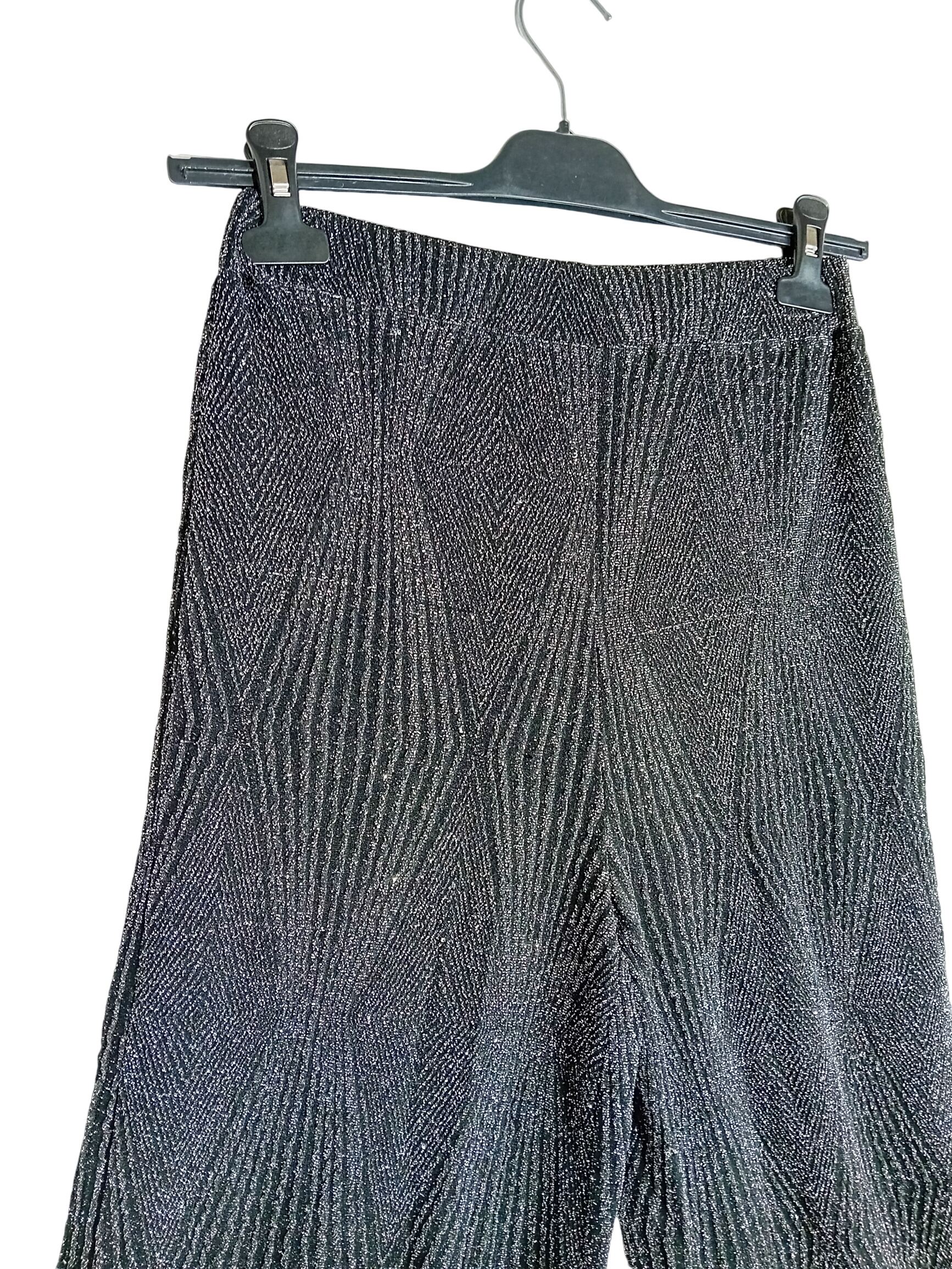 Voir photo 2 de Pantalon large noir brillant Pull&bear M 💛 Pantalon large noir brillant Pull&bear M 💛 Très bon état reconditionné photo 2