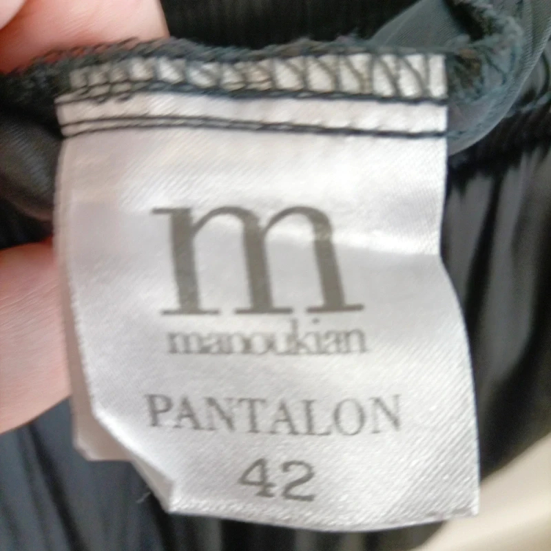 Voir photo 6 de Pantalon large noir plissé taille élastique fluide - taille 42 Manoukian Pantalon large noir plissé taille élastique fluide - taille 42 Manoukian Parfait état reconditionné photo 6