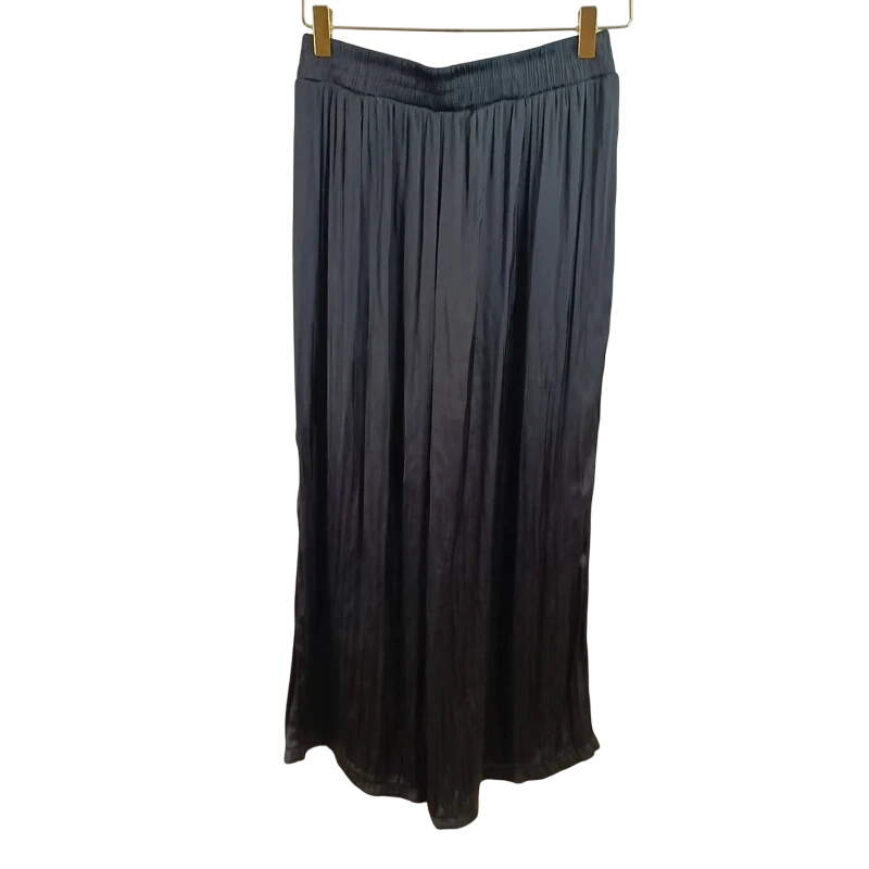 Acheter Pantalon large noir plissé taille élastique fluide - taille 42 Manoukian Parfait état - 10,00 € Pantalon large noir plissé taille élastique fluide - taille 42 Manoukian Parfait état reconditionné disponible sur Label Emmaüs