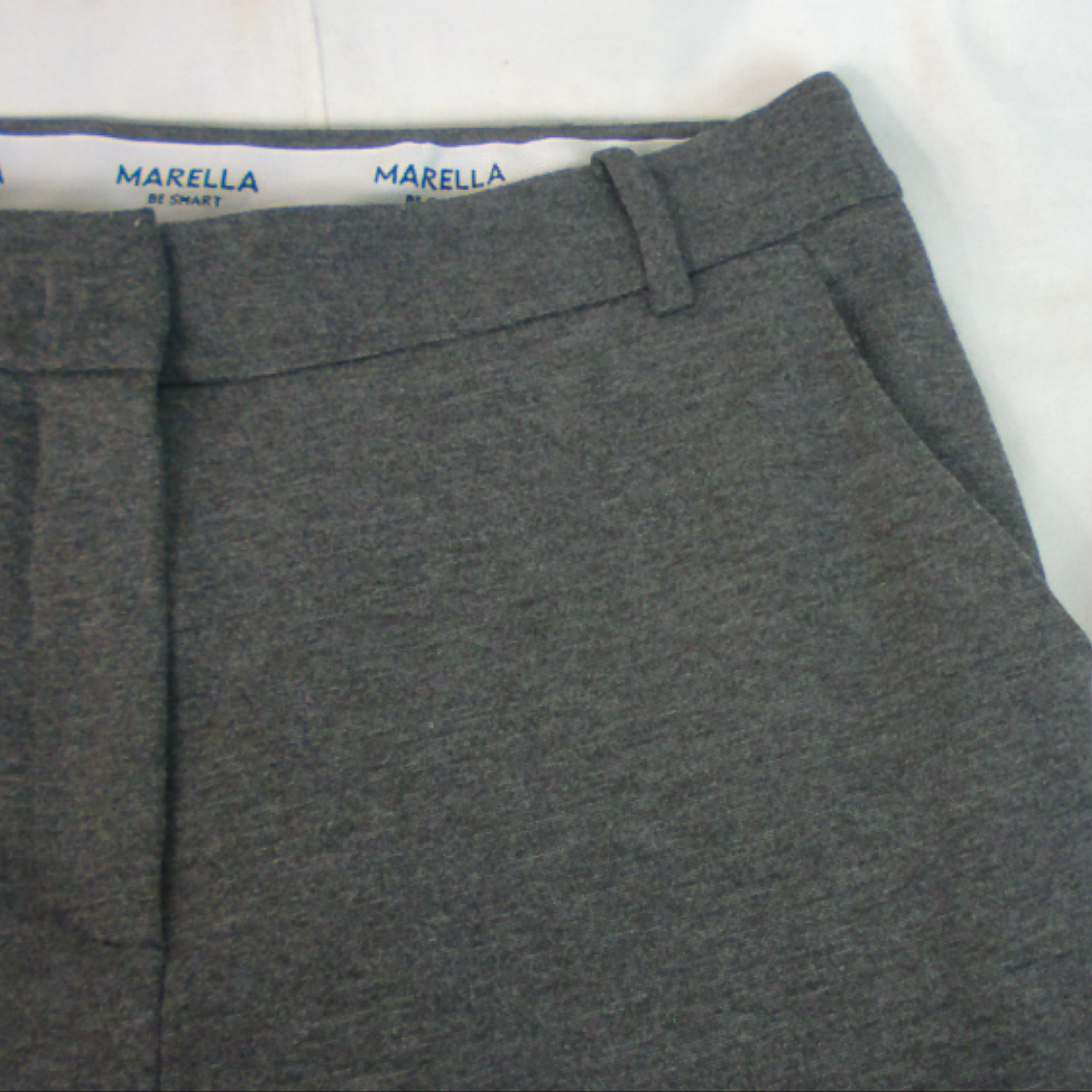 Voir photo 2 de Pantalon MARELLA, gris foncé, taille 36 Pantalon MARELLA, gris foncé, taille 36 Très bon état reconditionné photo 2