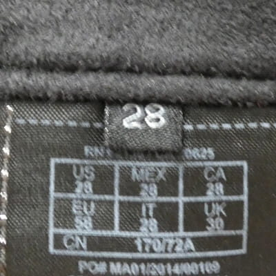 Voir photo 6 de Pantalon noir en similicuir motif serpent - Femme - Guess - Taille 38 Pantalon noir en similicuir motif serpent - Femme - Guess - Taille 38 Très bon état reconditionné photo 6
