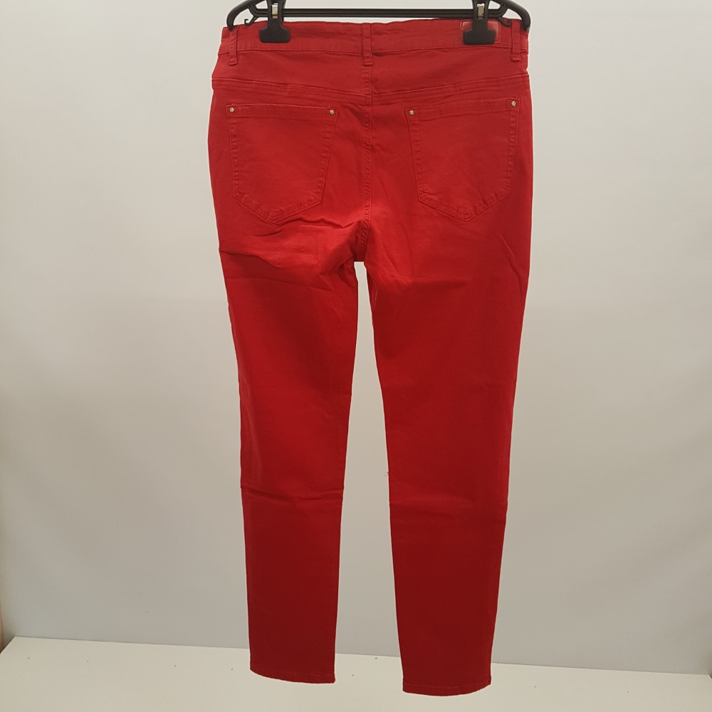 Voir photo 2 de Pantalon rouge vif - VOGGO - Taille 46 Pantalon rouge vif - VOGGO - Taille 46 Parfait état reconditionné photo 2