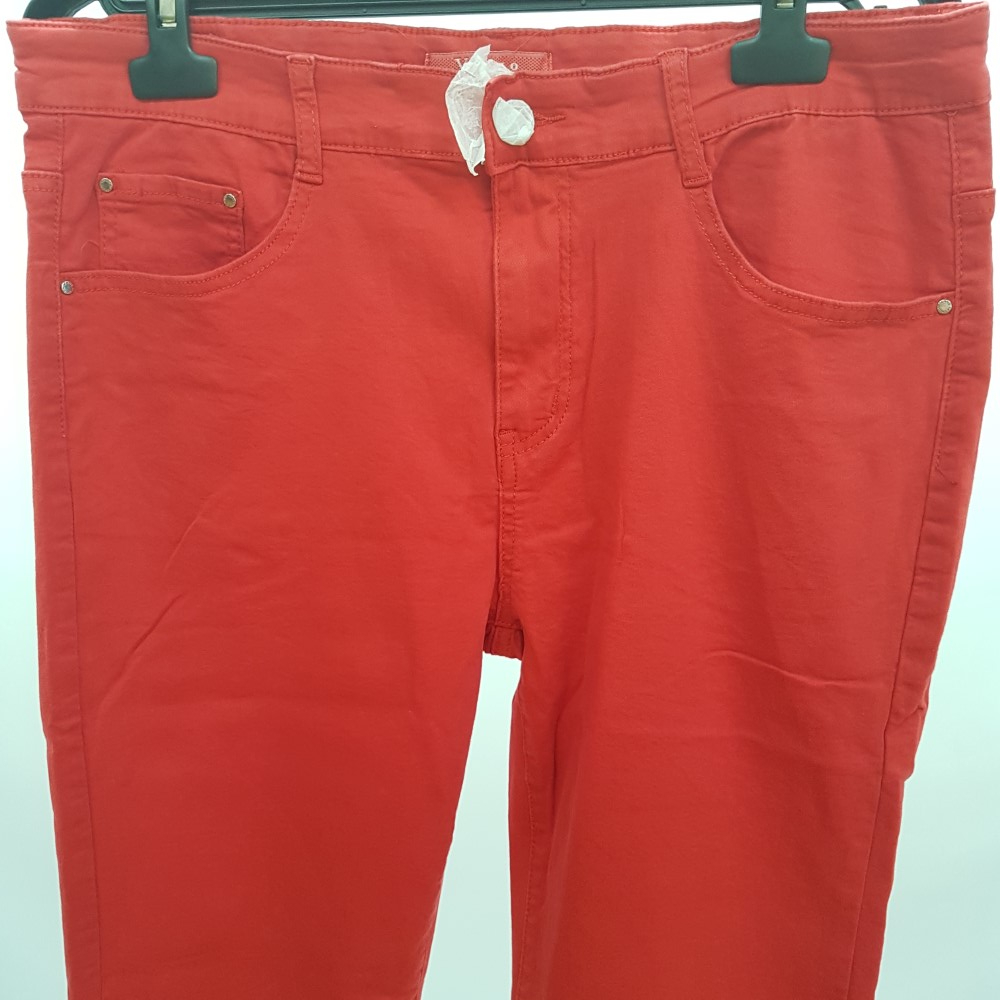 Voir photo 4 de Pantalon rouge vif - VOGGO - Taille 46 Pantalon rouge vif - VOGGO - Taille 46 Parfait état reconditionné photo 4
