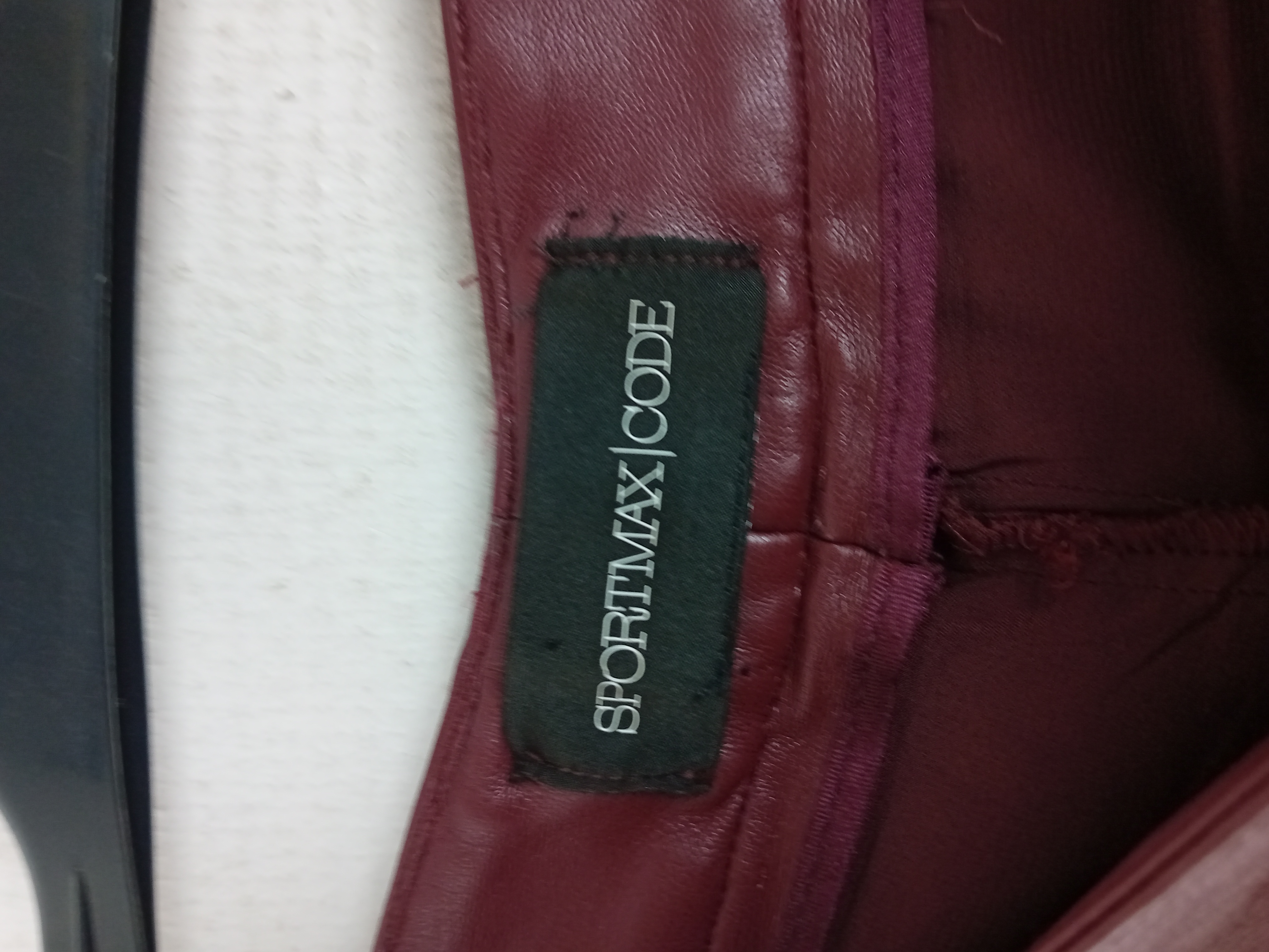 Voir photo 4 de Pantalon Similicuir Bordeaux Bandes Latérales S Sportmax Code (T3704) Pantalon Similicuir Bordeaux Bandes Latérales S Sportmax Code (T3704) Très bon état reconditionné photo 4
