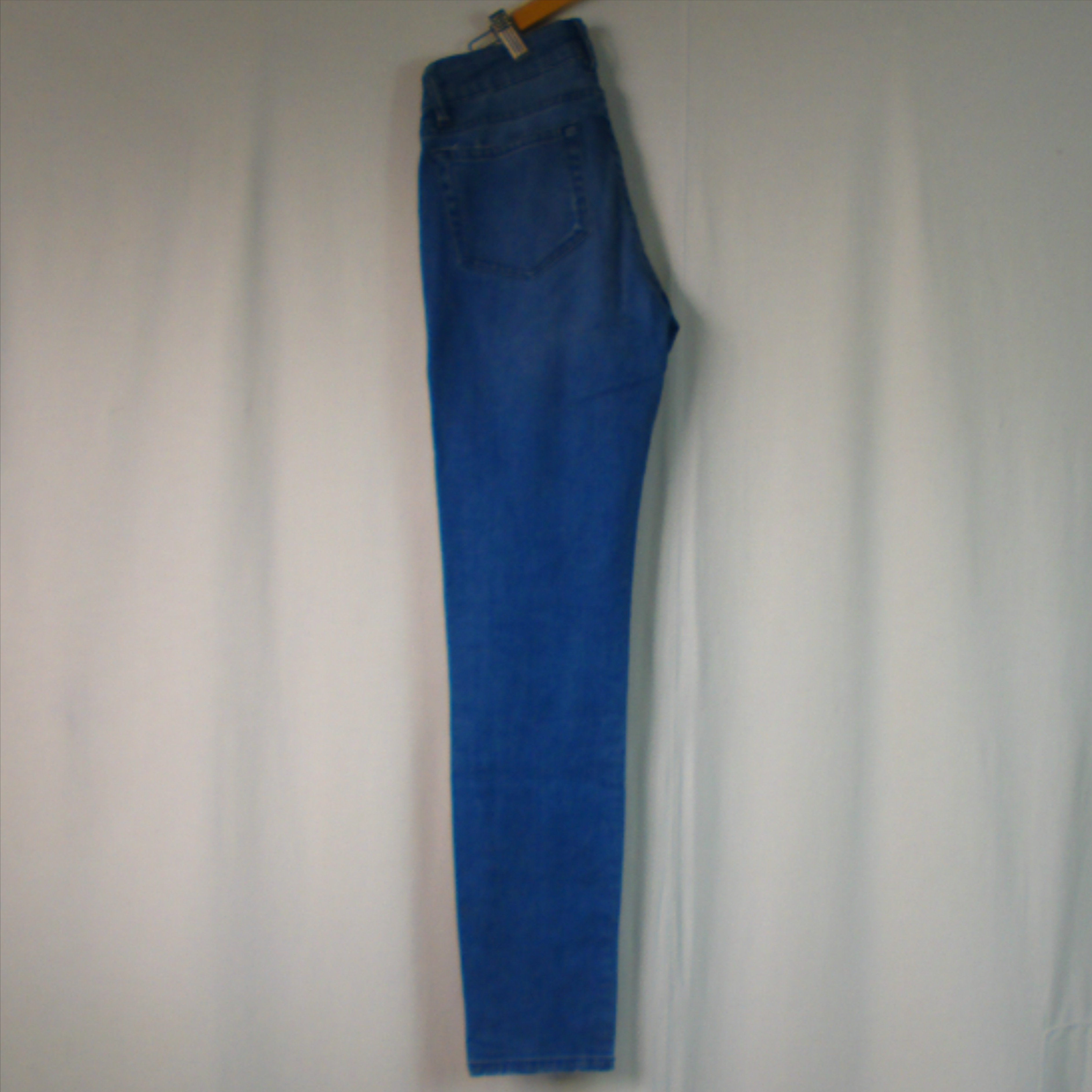 Voir photo 3 de Pantalon THE KOOPLES, jean bleu, taille 35 (étiquette : 25) Pantalon THE KOOPLES, jean bleu, taille 35 (étiquette : 25) Très bon état reconditionné photo 3