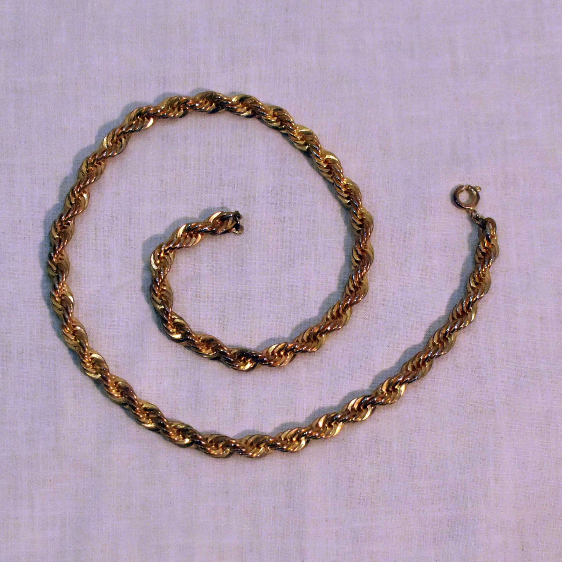 Voir photo 19 de Parure Collier & Bague - Métal Doré Parure Collier & Bague - Métal Doré Bon état reconditionné photo 19