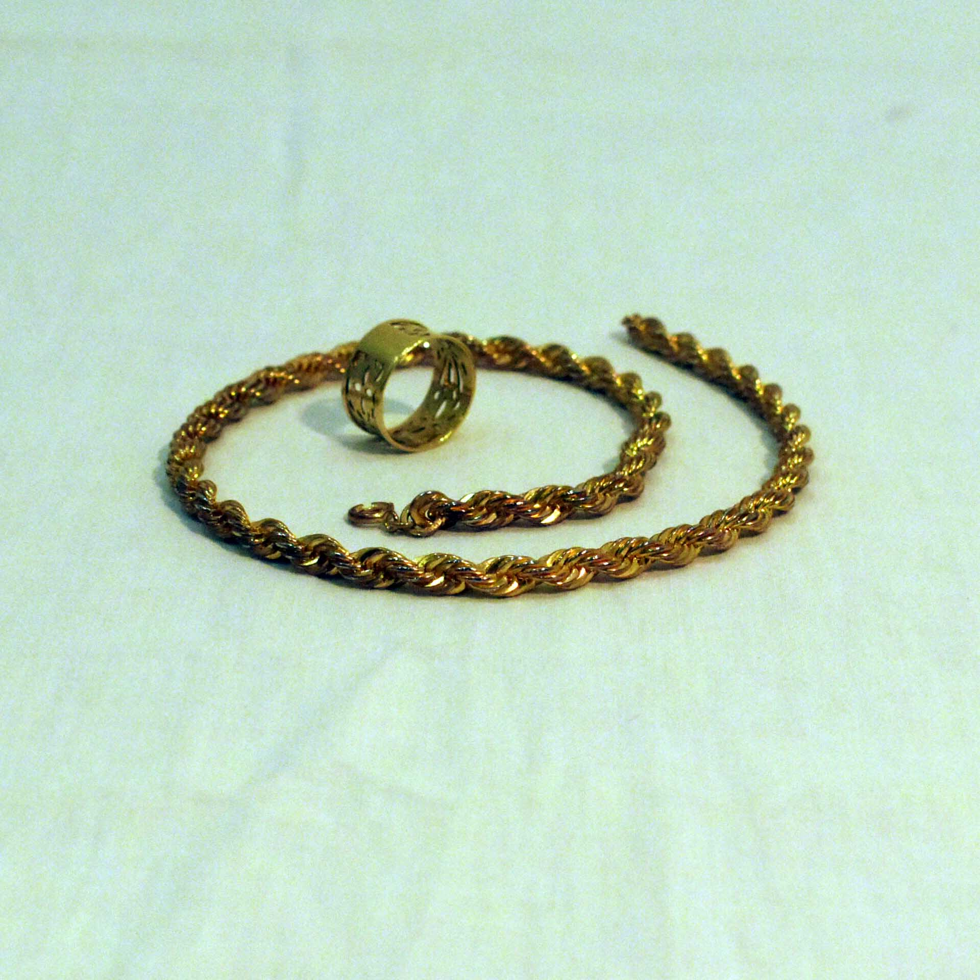 Voir photo 20 de Parure Collier & Bague - Métal Doré Parure Collier & Bague - Métal Doré Bon état reconditionné photo 20