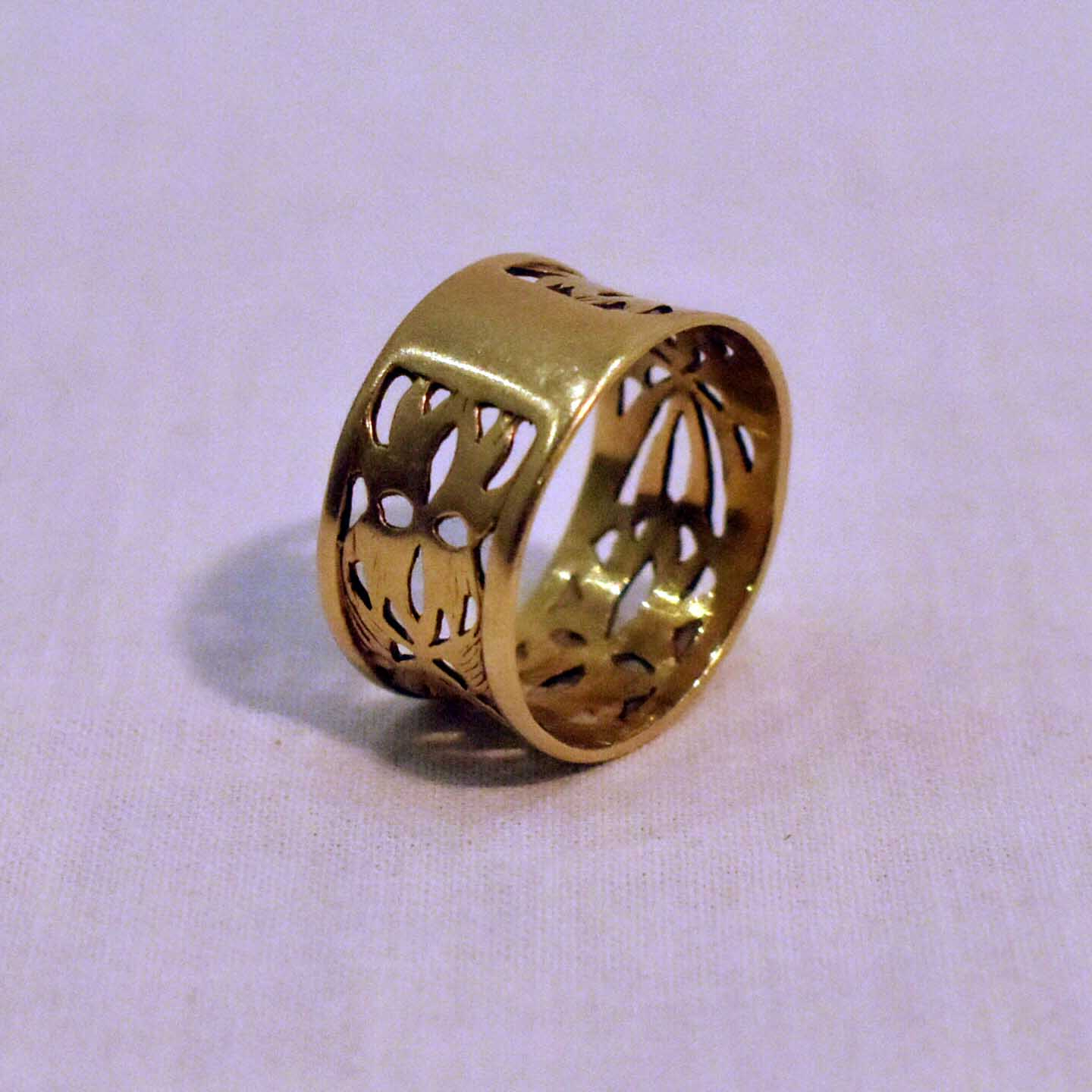 Voir photo 4 de Parure Collier & Bague - Métal Doré Parure Collier & Bague - Métal Doré Bon état reconditionné photo 4