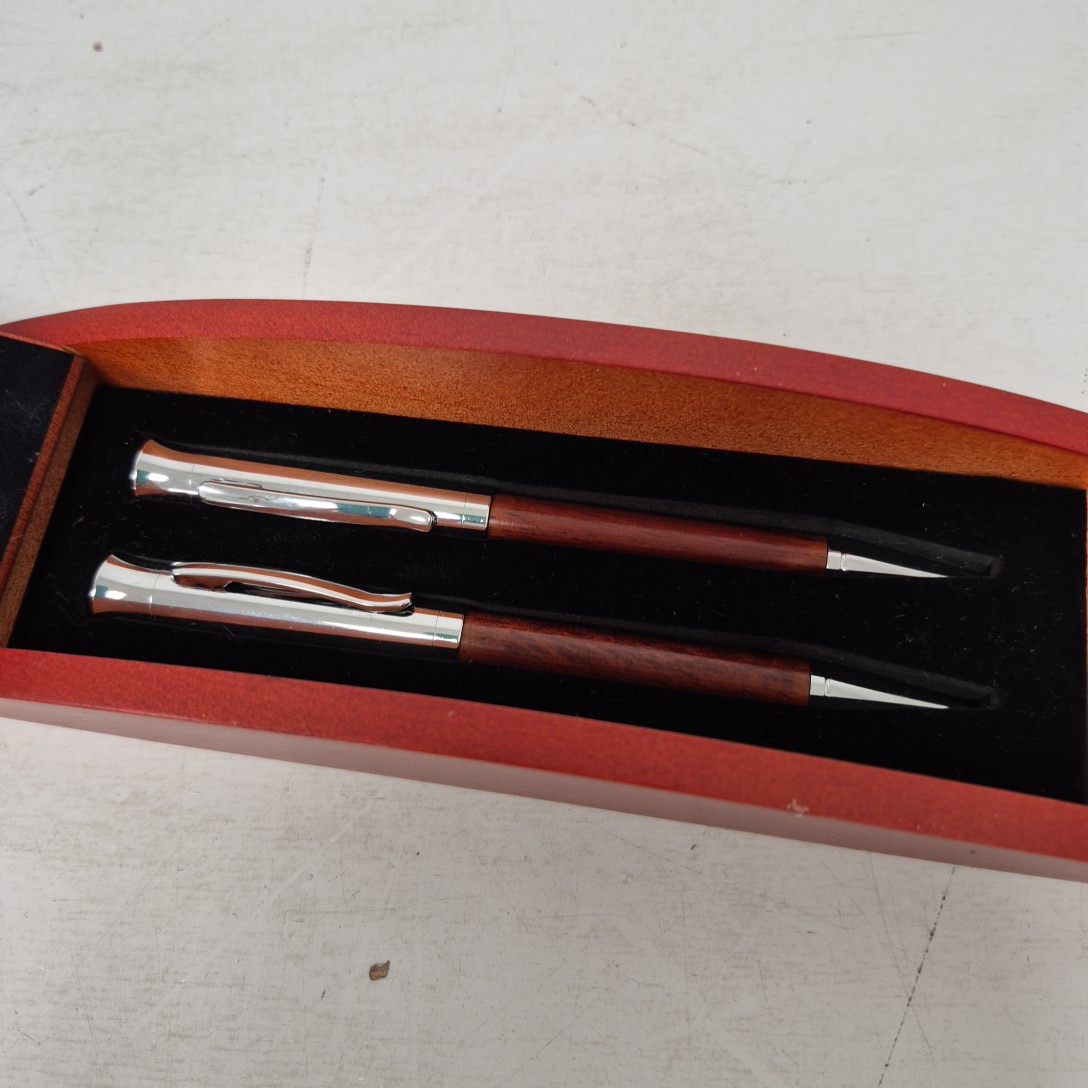 Voir photo 2 de Parure de stylos Bailly Romainvilliers Parure de stylos Bailly Romainvilliers Très bon état reconditionné photo 2
