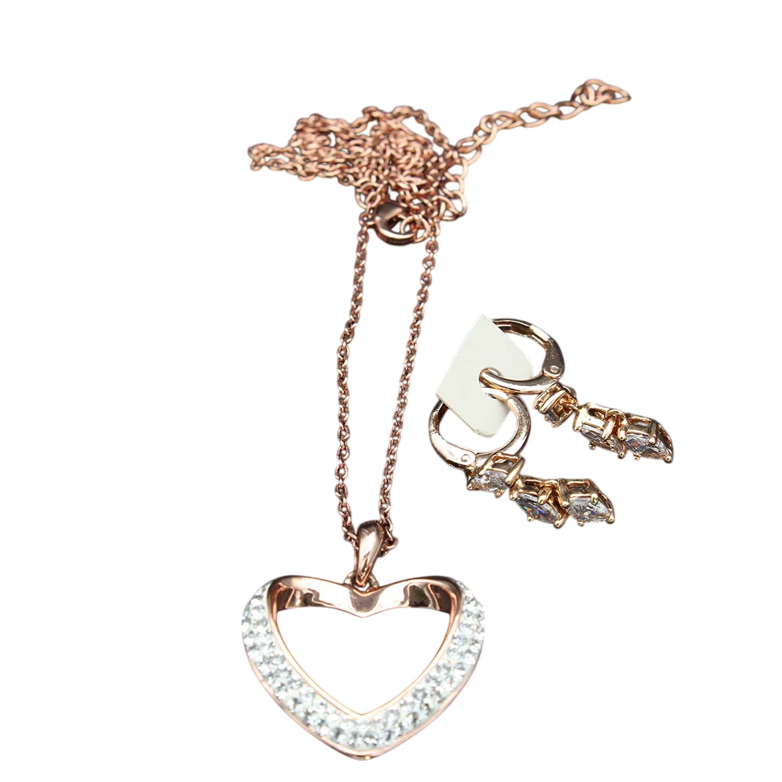 Parure tour de cou boucles d'oreilles Parfait état - 12,00 € Parure tour de cou boucles d'oreilles Parfait état reconditionné disponible sur Label Emmaüs