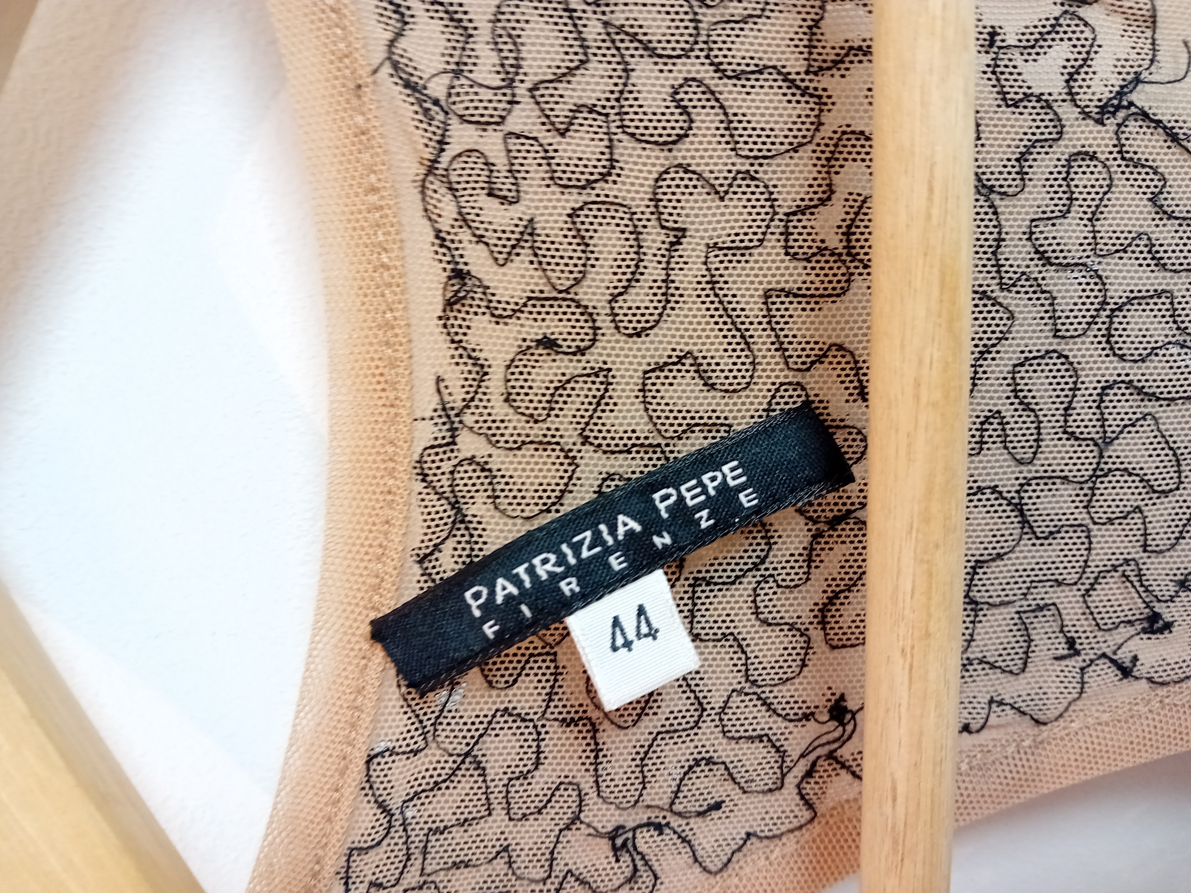 Voir photo 6 de Patrizia Pepe Débardeur Sequins Noir Nude L (T4271) Patrizia Pepe Débardeur Sequins Noir Nude L (T4271) Bon état reconditionné photo 6