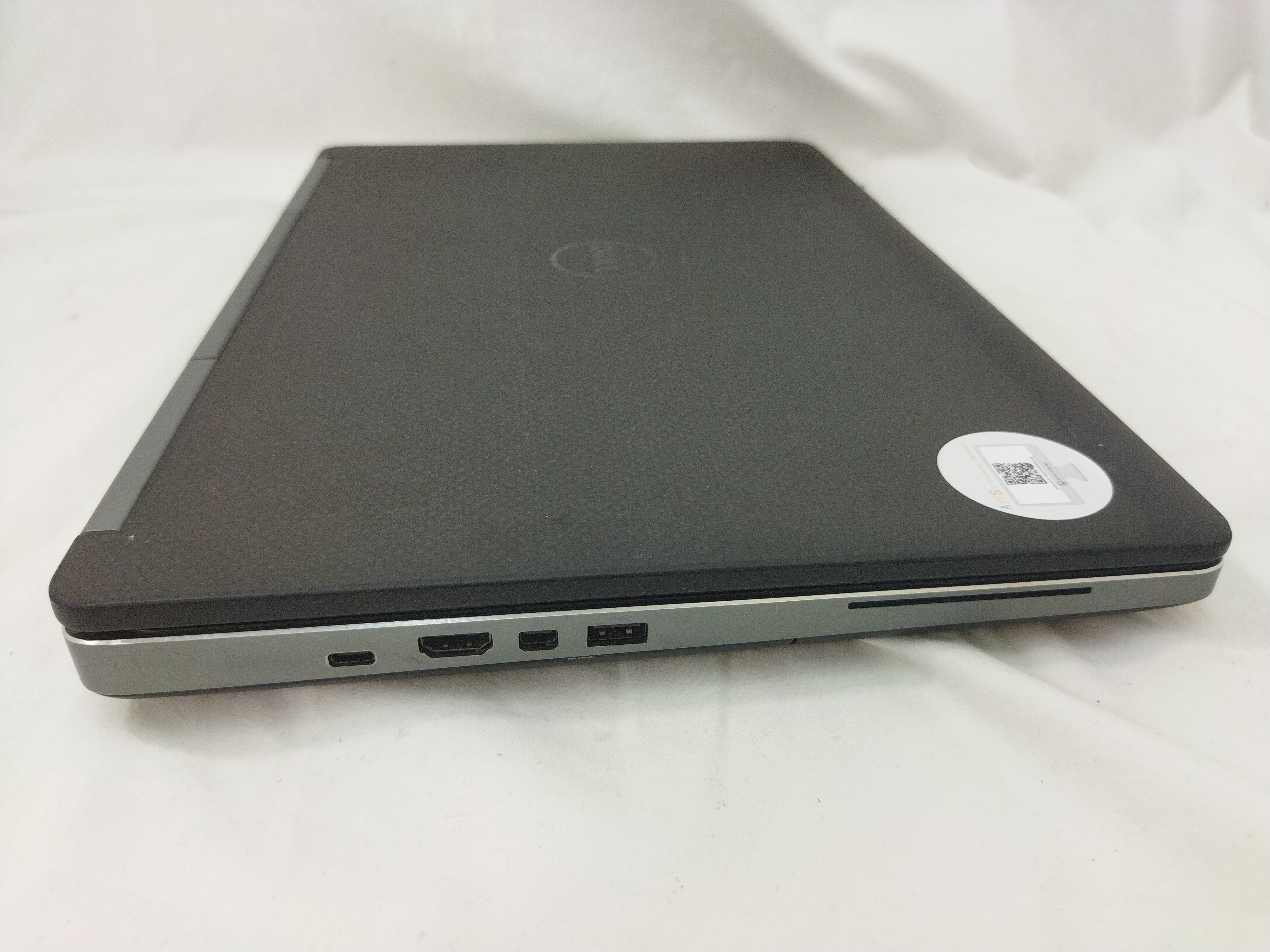 Voir photo 4 de Pc Portable DELL Précision 7520 reconditionné avec 32 Go RAM en très bon état + 2 jeux (Tekken 7 & LEGOSTARWA) installés | Dero Pc Portable DELL Précision 7520 reconditionné avec 32 Go RAM en très bon état + 2 jeux (Tekken 7 & LEGOSTARWA) installés Très bon état reconditionné photo 4 | Dero