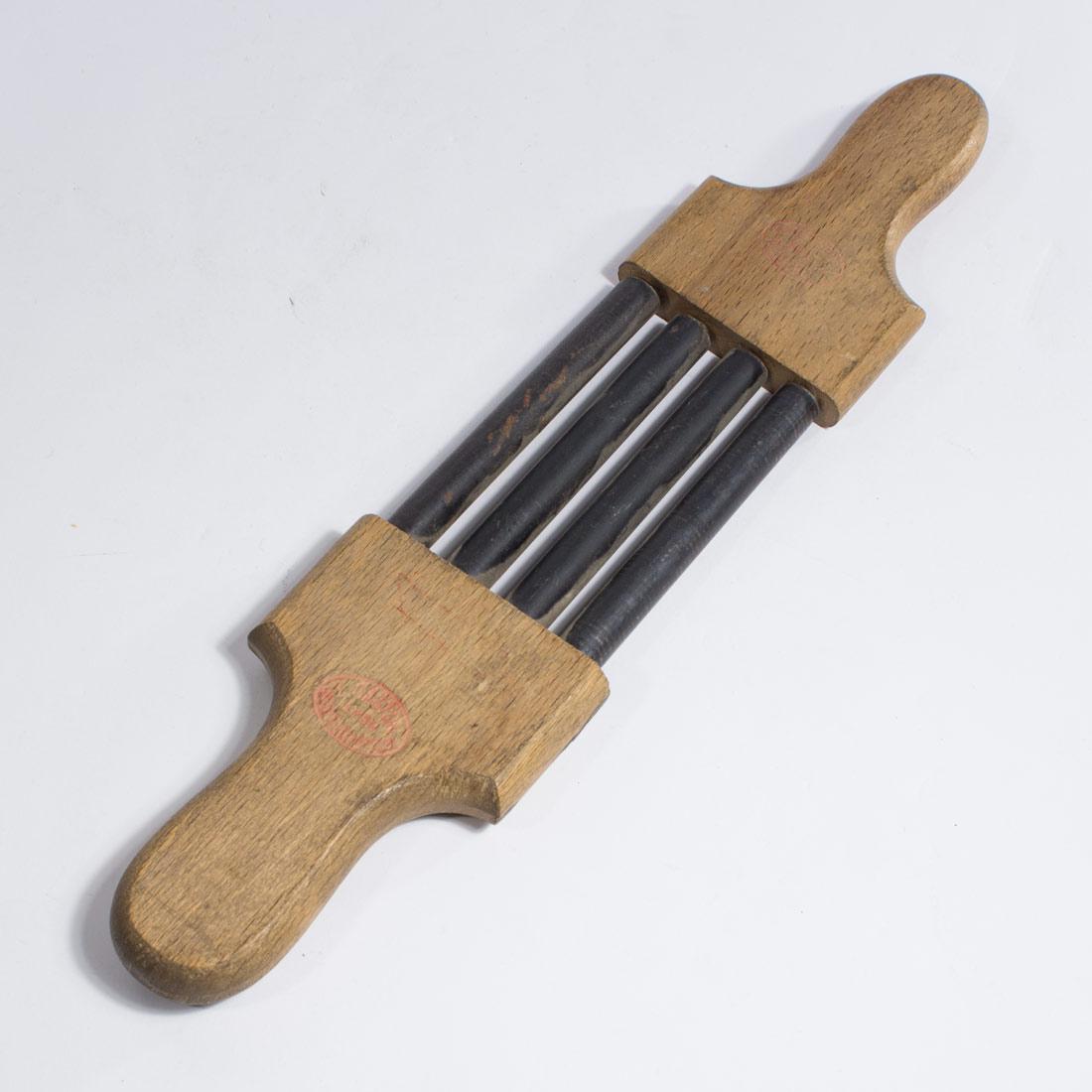 Peigne pour métier de haute ou basse lisse ? État correct - 10,00 € Peigne pour métier de haute ou basse lisse ? État correct reconditionné disponible sur Label Emmaüs