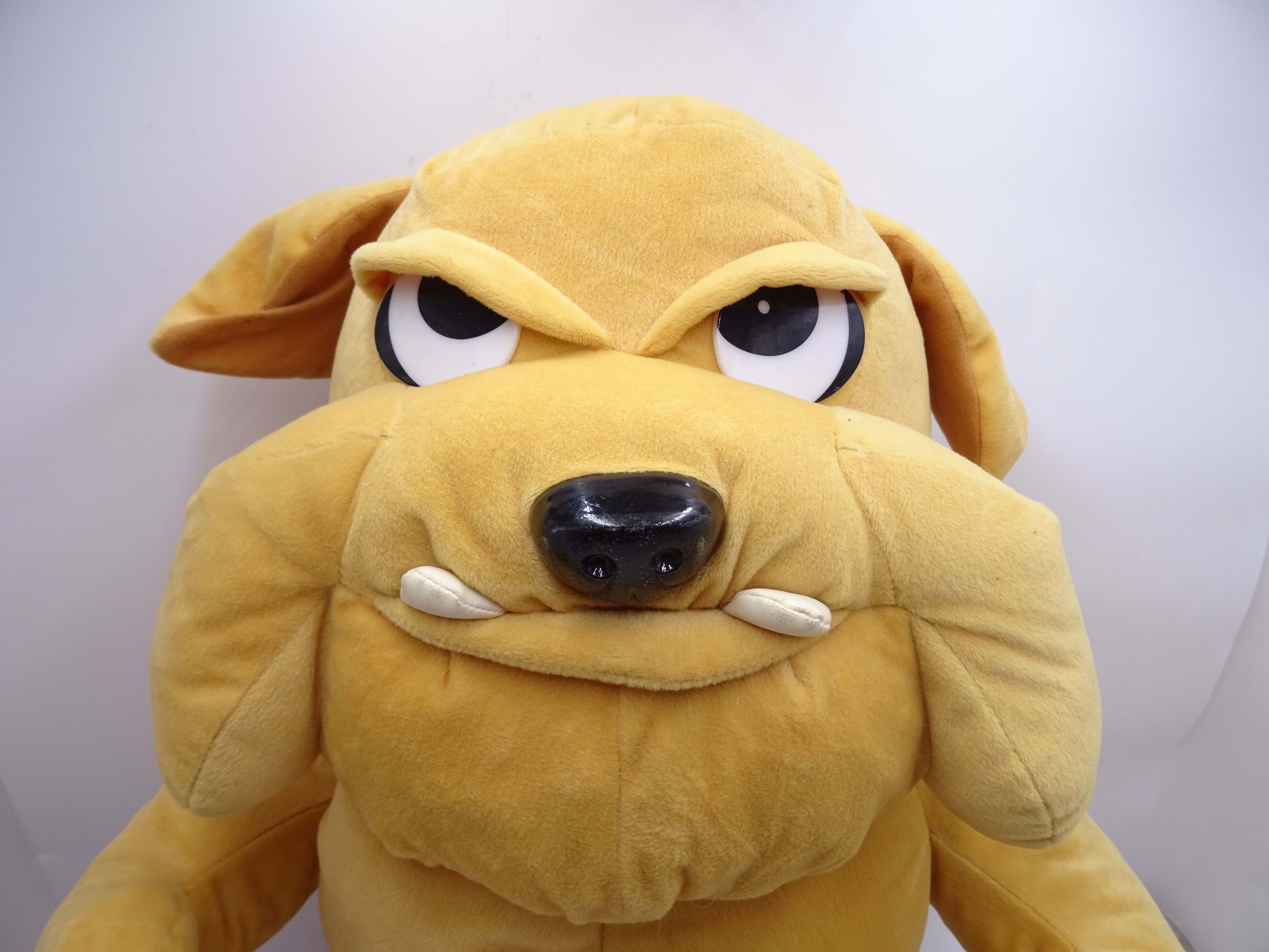 Voir photo 2 de Peluche chien bouledogue anglais avec short Peluche chien bouledogue anglais avec short État correct reconditionné photo 2