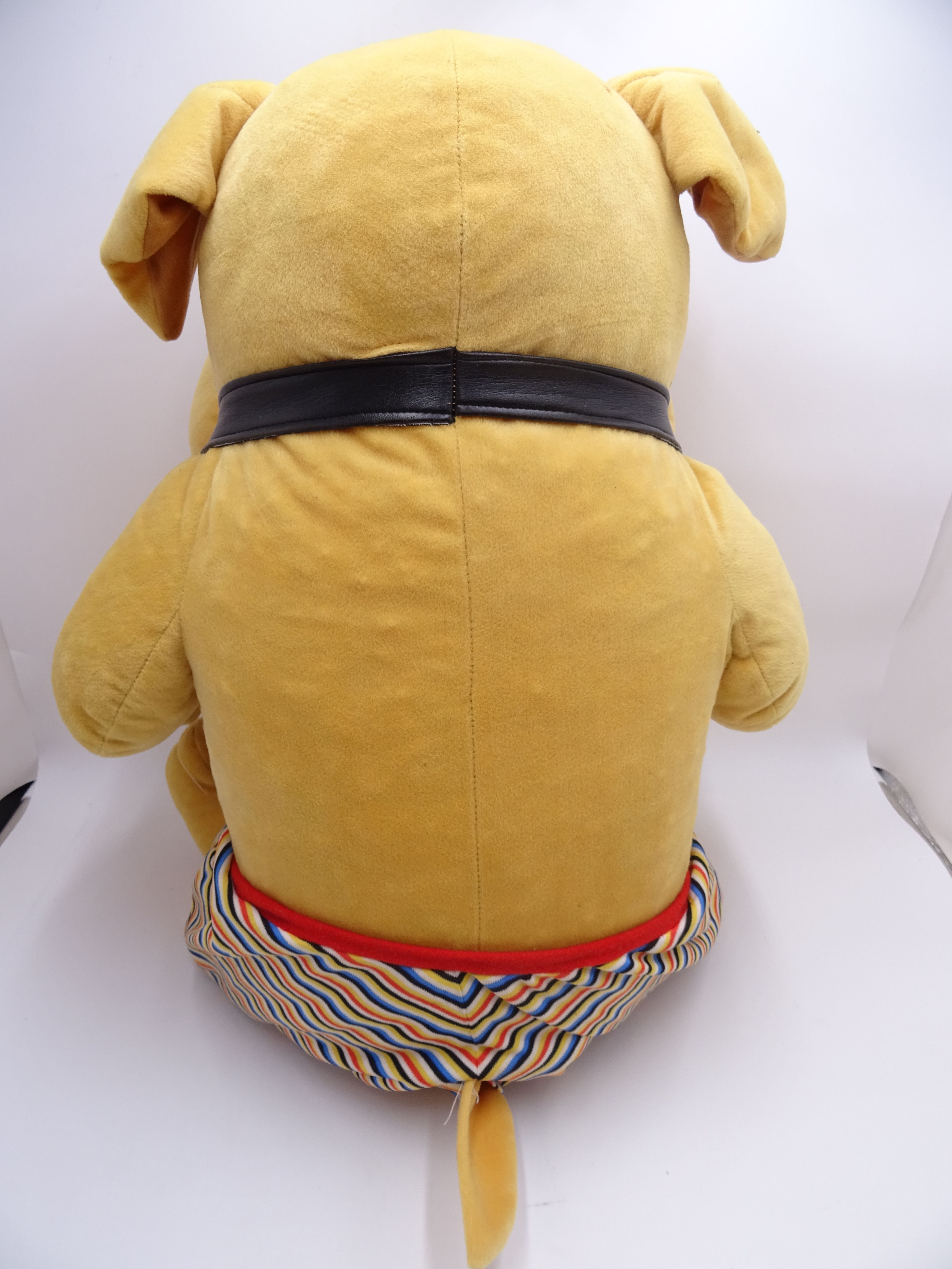 Voir photo 3 de Peluche chien bouledogue anglais avec short Peluche chien bouledogue anglais avec short État correct reconditionné photo 3