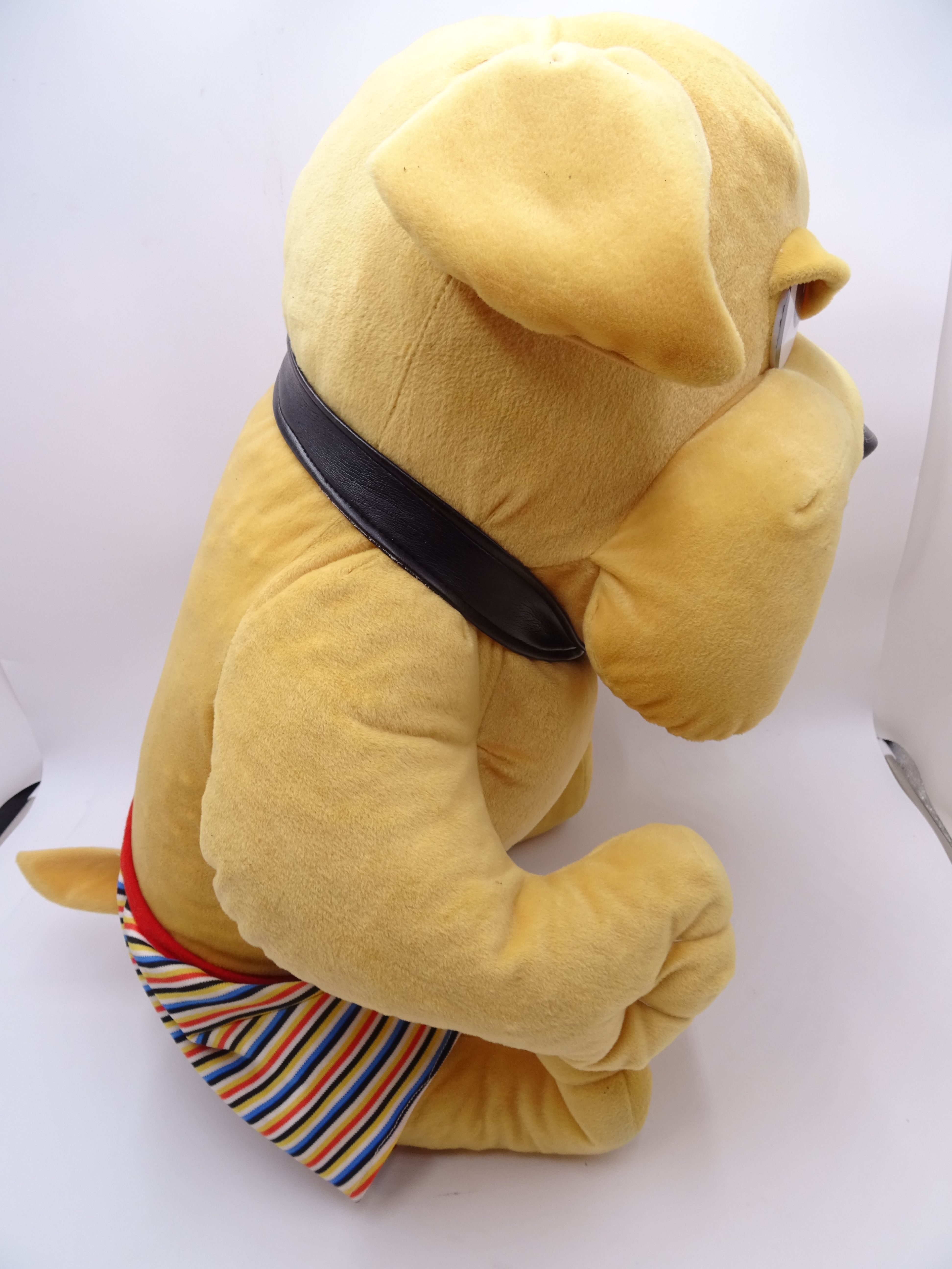 Voir photo 4 de Peluche chien bouledogue anglais avec short Peluche chien bouledogue anglais avec short État correct reconditionné photo 4