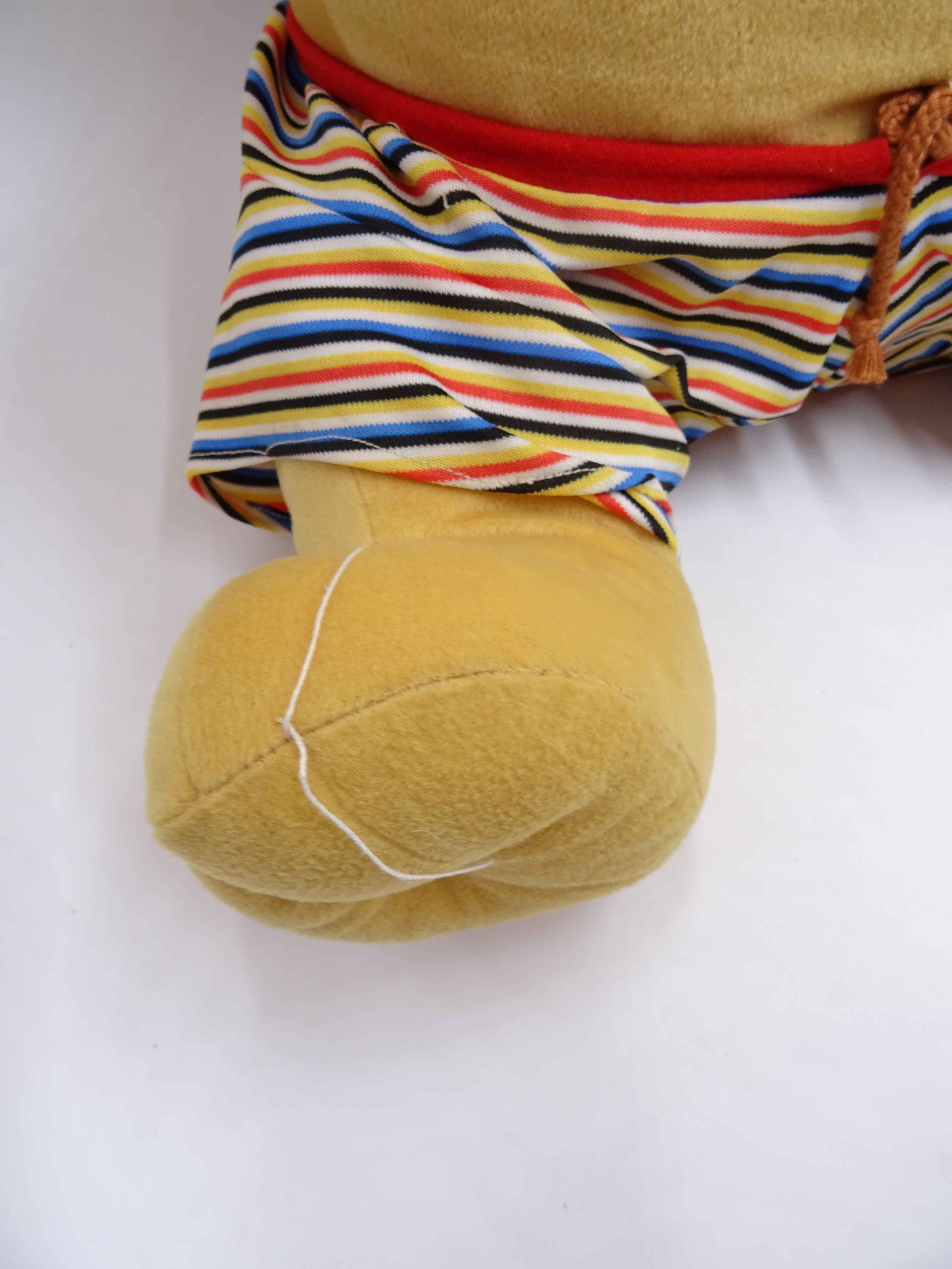 Voir photo 6 de Peluche chien bouledogue anglais avec short Peluche chien bouledogue anglais avec short État correct reconditionné photo 6