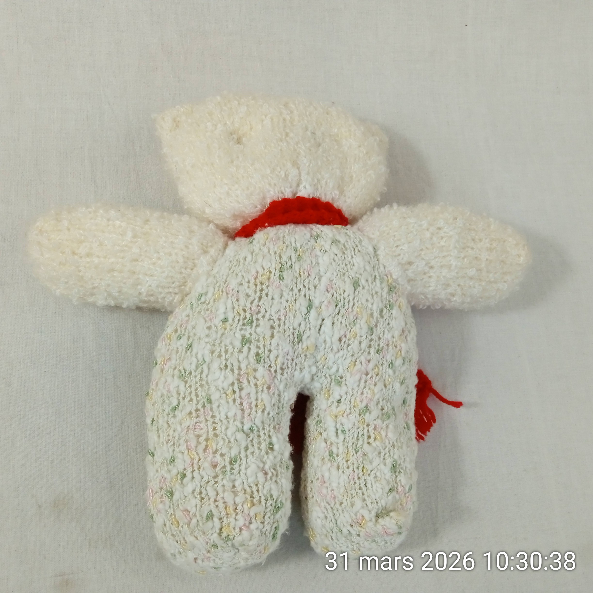 Voir photo 2 de Peluche doudou ours blanc écharpe rouge 28 cm fait main Peluche doudou ours blanc écharpe rouge 28 cm fait main Très bon état reconditionné photo 2