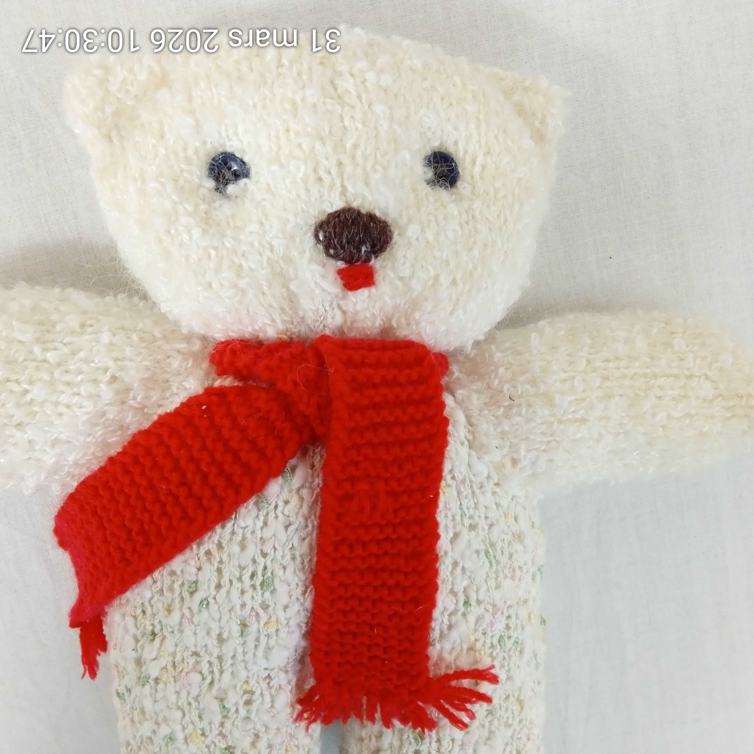 Voir photo 3 de Peluche doudou ours blanc écharpe rouge 28 cm fait main Peluche doudou ours blanc écharpe rouge 28 cm fait main Très bon état reconditionné photo 3