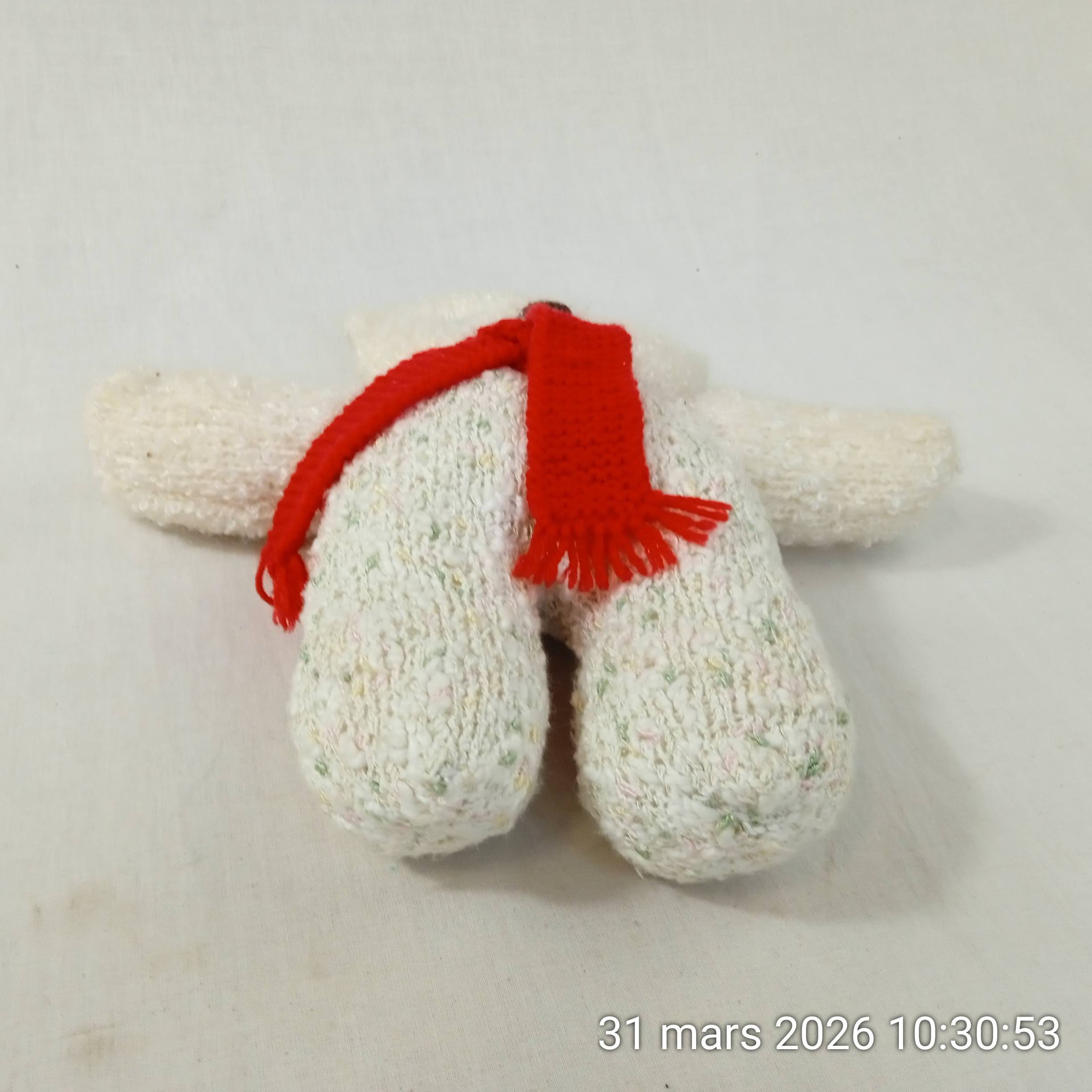 Voir photo 4 de Peluche doudou ours blanc écharpe rouge 28 cm fait main Peluche doudou ours blanc écharpe rouge 28 cm fait main Très bon état reconditionné photo 4