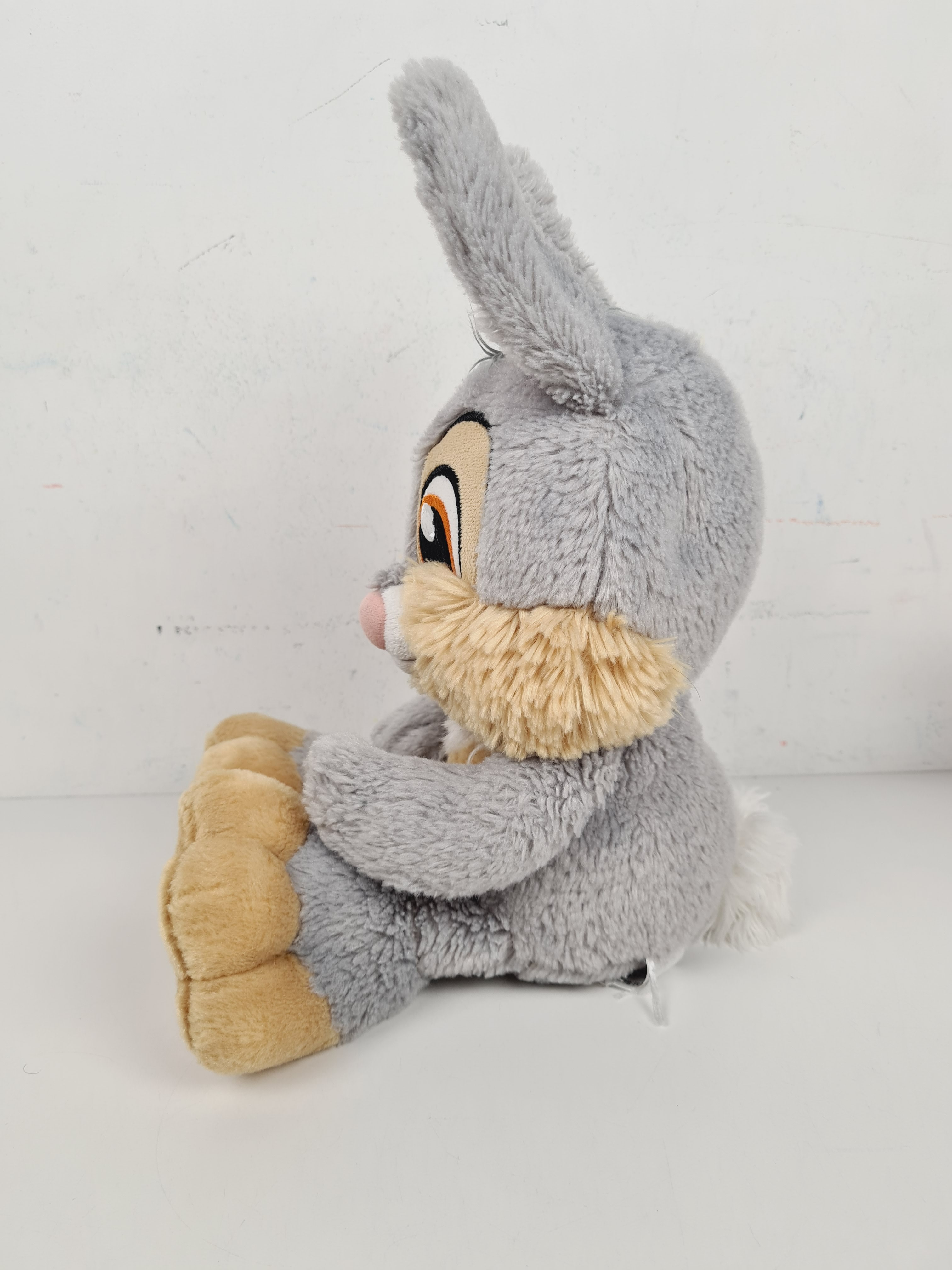 Voir photo 4 de Peluche Pâque - Lapin pan pan gros pieds yeux brodés - Disney - 35 cm Peluche Pâque - Lapin pan pan gros pieds yeux brodés - Disney - 35 cm Bon état reconditionné photo 4