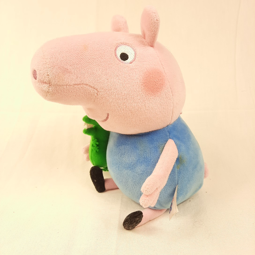 Acheter Peluche PEPPA Pig en tissu très doux style polaire Très bon état - 10,00 € Peluche PEPPA Pig en tissu très doux style polaire Très bon état reconditionné disponible sur Label Emmaüs