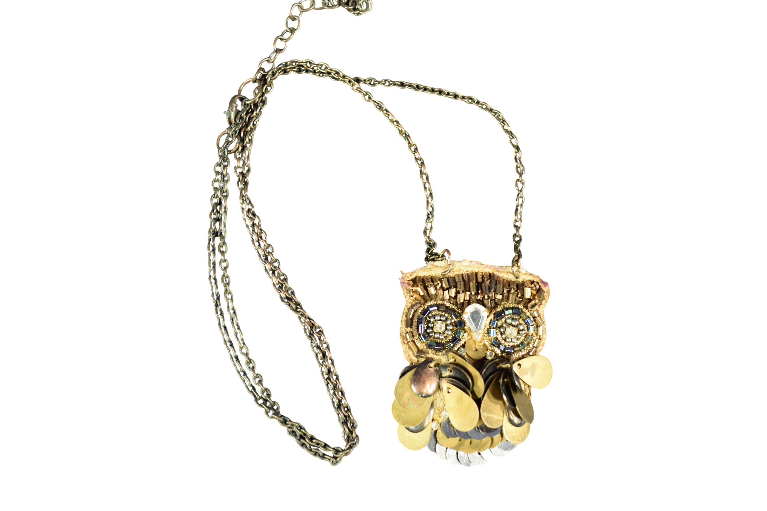 Acheter Pendentif " Chouette " en perles et laiton, longueur 5 et largeur 4 cm. Bon état - 10,00 € Pendentif " Chouette " en perles et laiton, longueur 5 et largeur 4 cm. Bon état reconditionné disponible sur Label Emmaüs