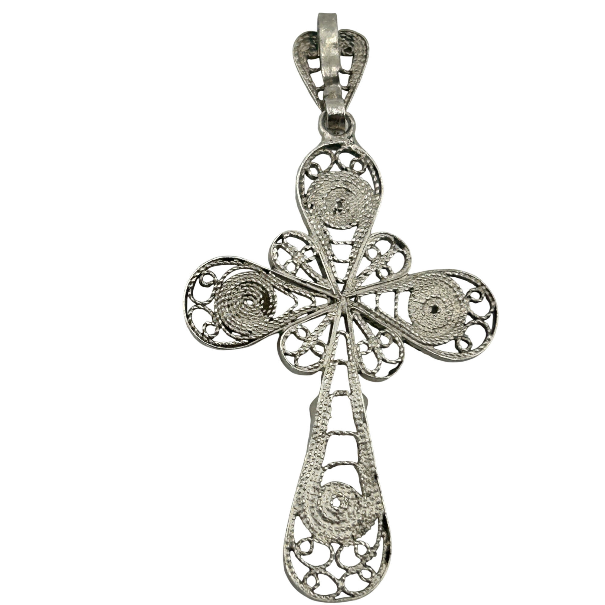 Pendentif en argent Croix en filigrane Bon état - 28,00 € Pendentif en argent Croix en filigrane Bon état reconditionné disponible sur Label Emmaüs