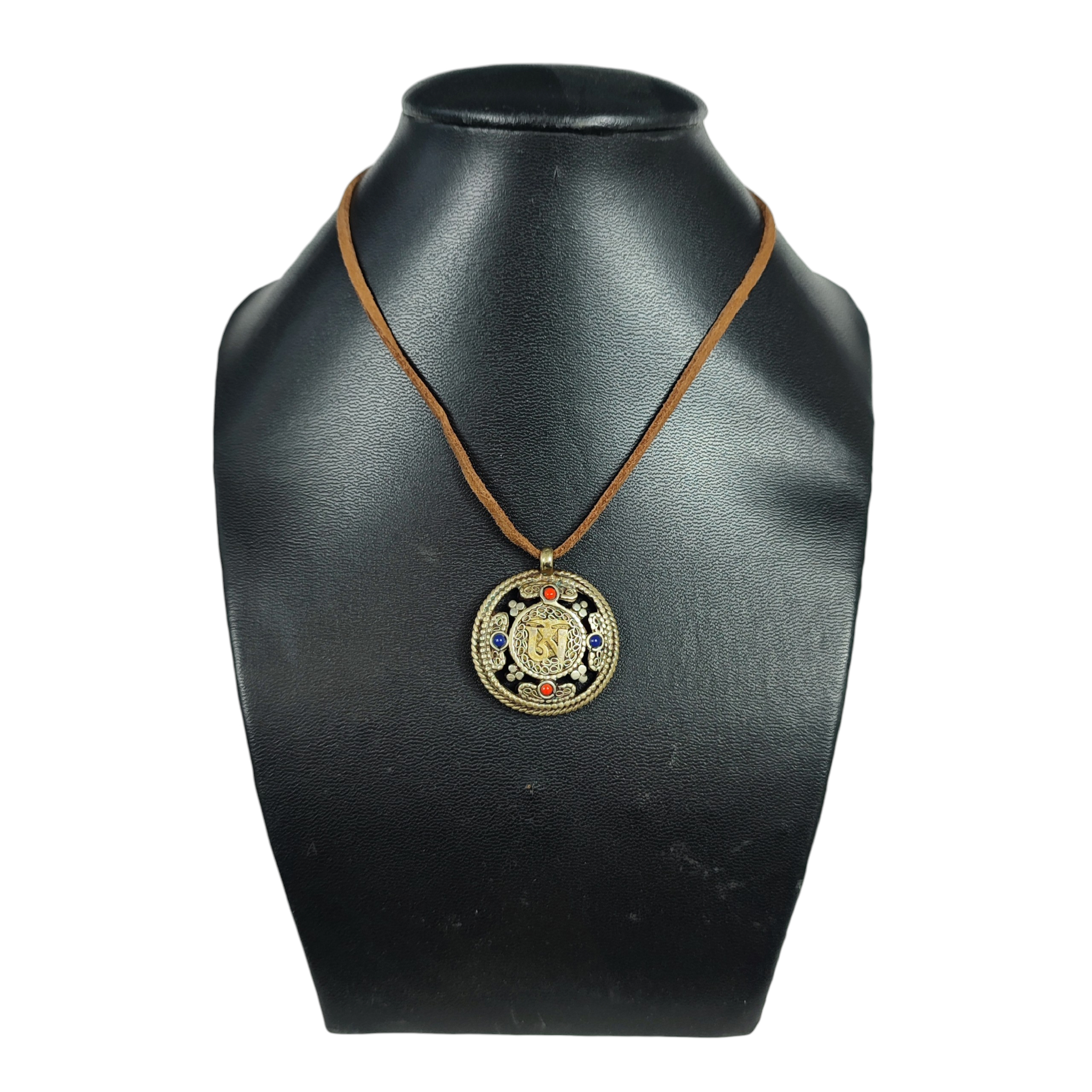 Pendentif tibétain double faces Bon état - 12,00 € Pendentif tibétain double faces Bon état reconditionné disponible sur Label Emmaüs
