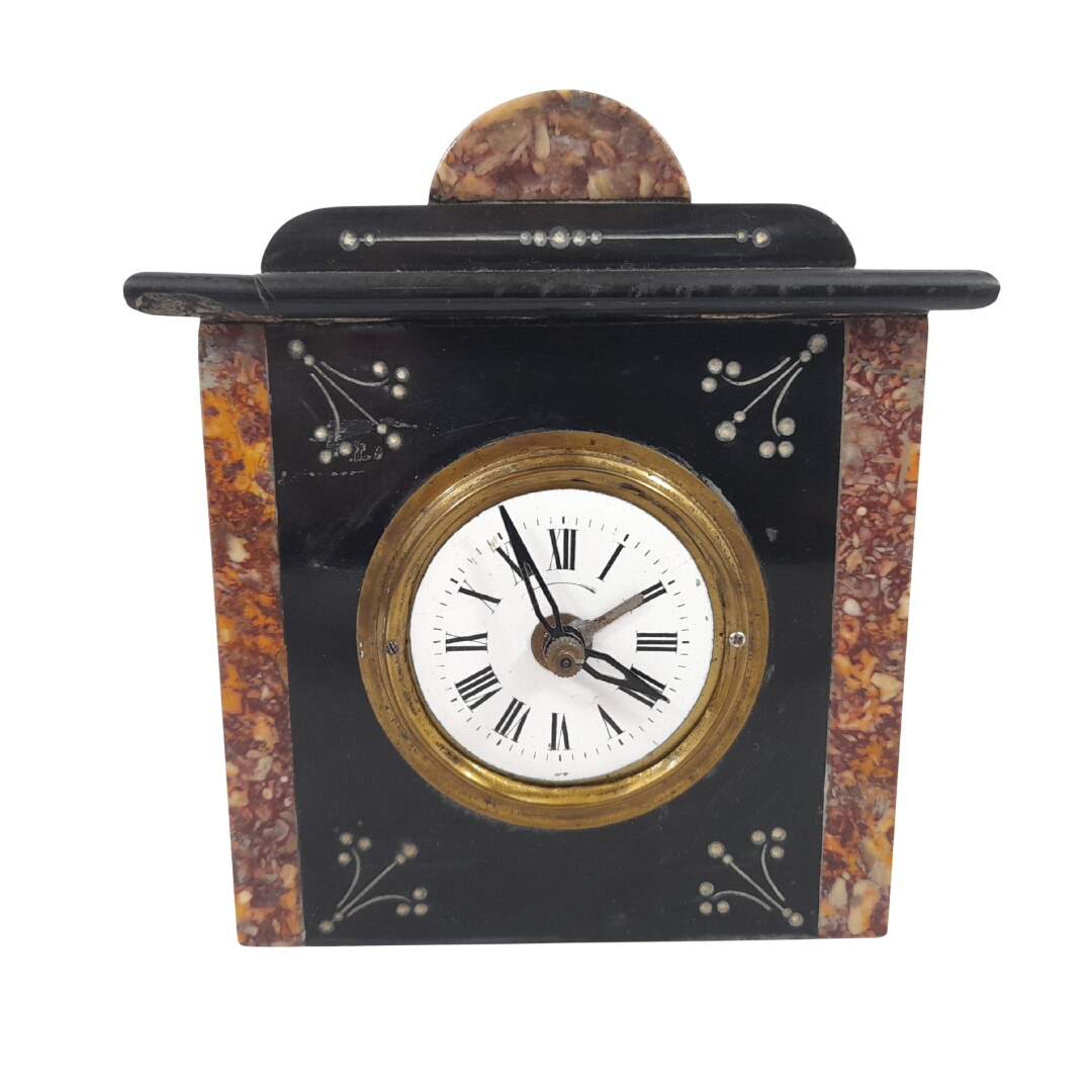 Acheter Pendule ancienne en marbre / Onyx – Décor floral – Mécanisme à clé (incomplète) État correct - 20,00 € Pendule ancienne en marbre / Onyx – Décor floral – Mécanisme à clé (incomplète) État correct reconditionné disponible sur Label Emmaüs