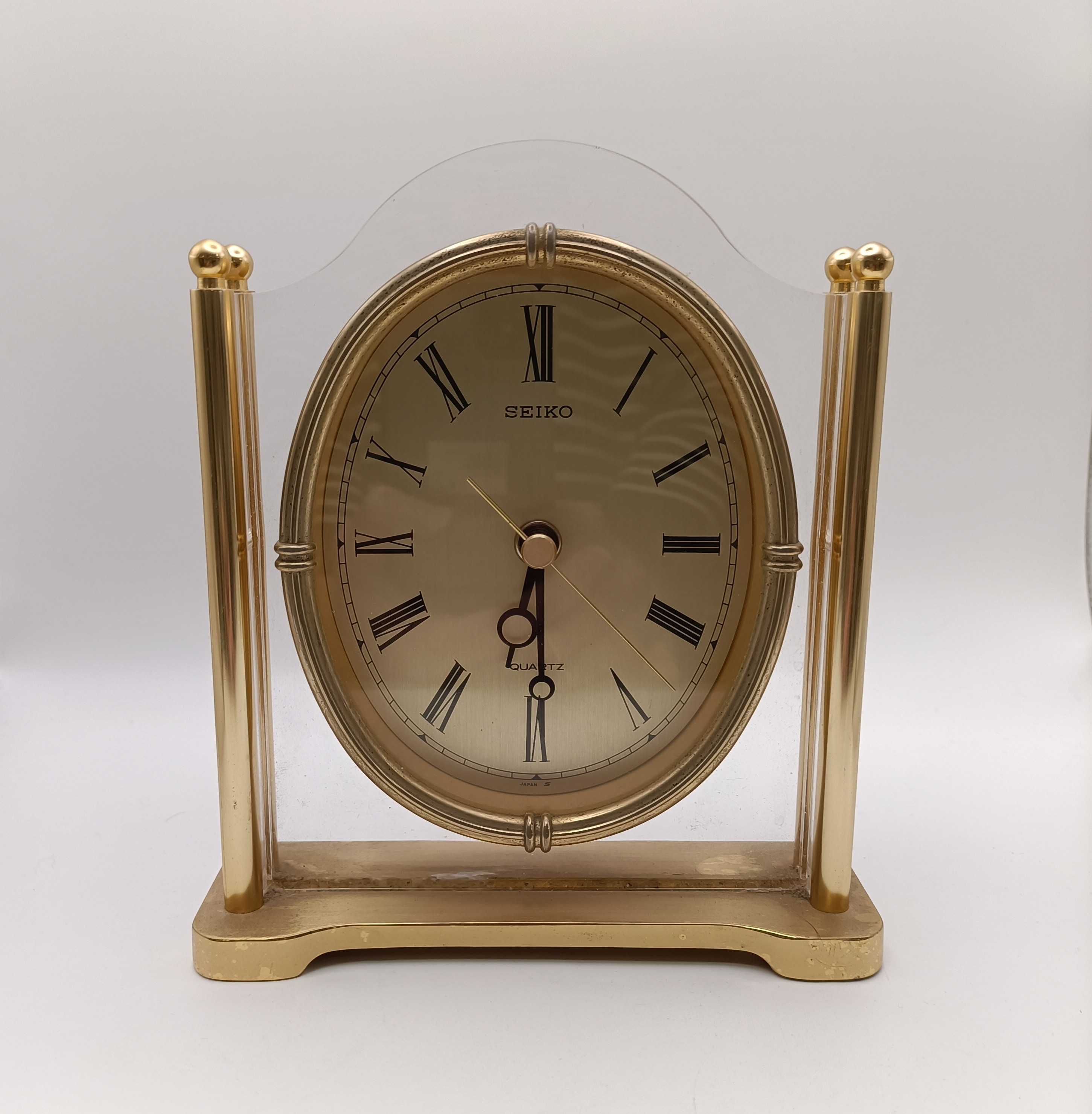 Acheter Pendule Seiko vintage en métal doré – horloge de table design rétro chic Très bon état - 70,00 € Pendule Seiko vintage en métal doré – horloge de table design rétro chic Très bon état reconditionné disponible sur Label Emmaüs