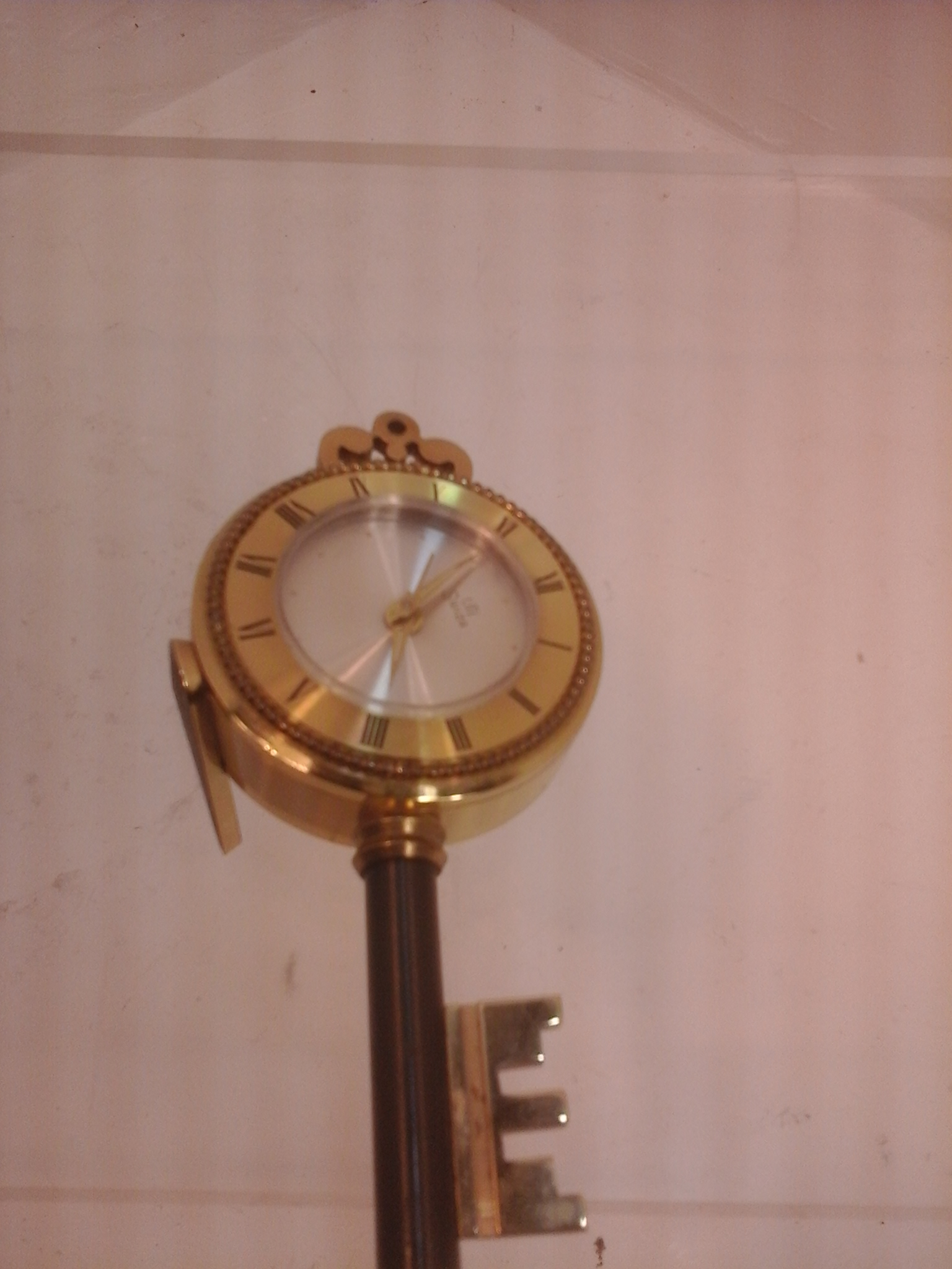 Voir photo 2 de Pendulette réveil UTI SUIZA des années 1960 Pendulette réveil UTI SUIZA des années 1960 Très bon état reconditionné photo 2