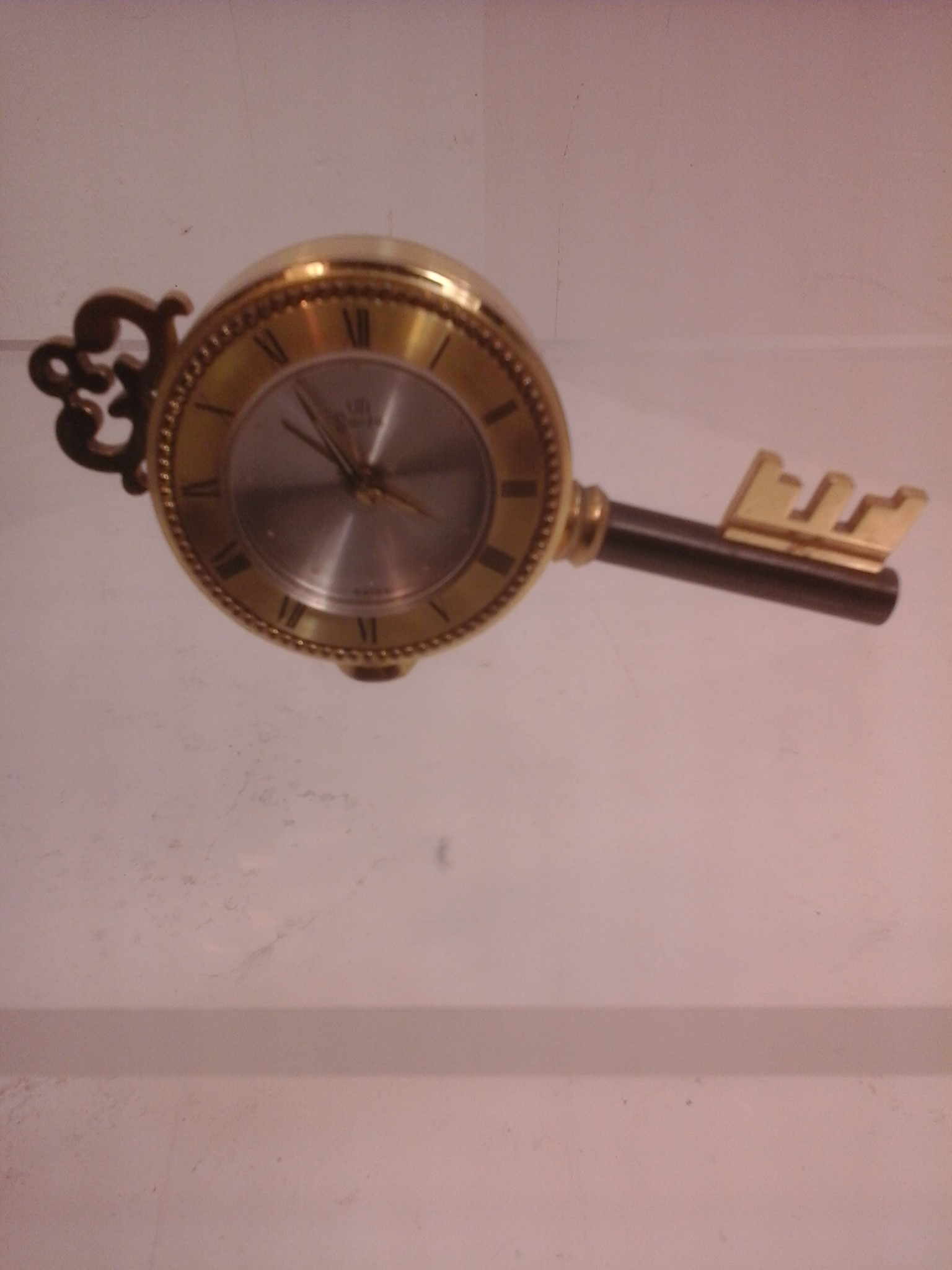 Voir photo 3 de Pendulette réveil UTI SUIZA des années 1960 Pendulette réveil UTI SUIZA des années 1960 Très bon état reconditionné photo 3