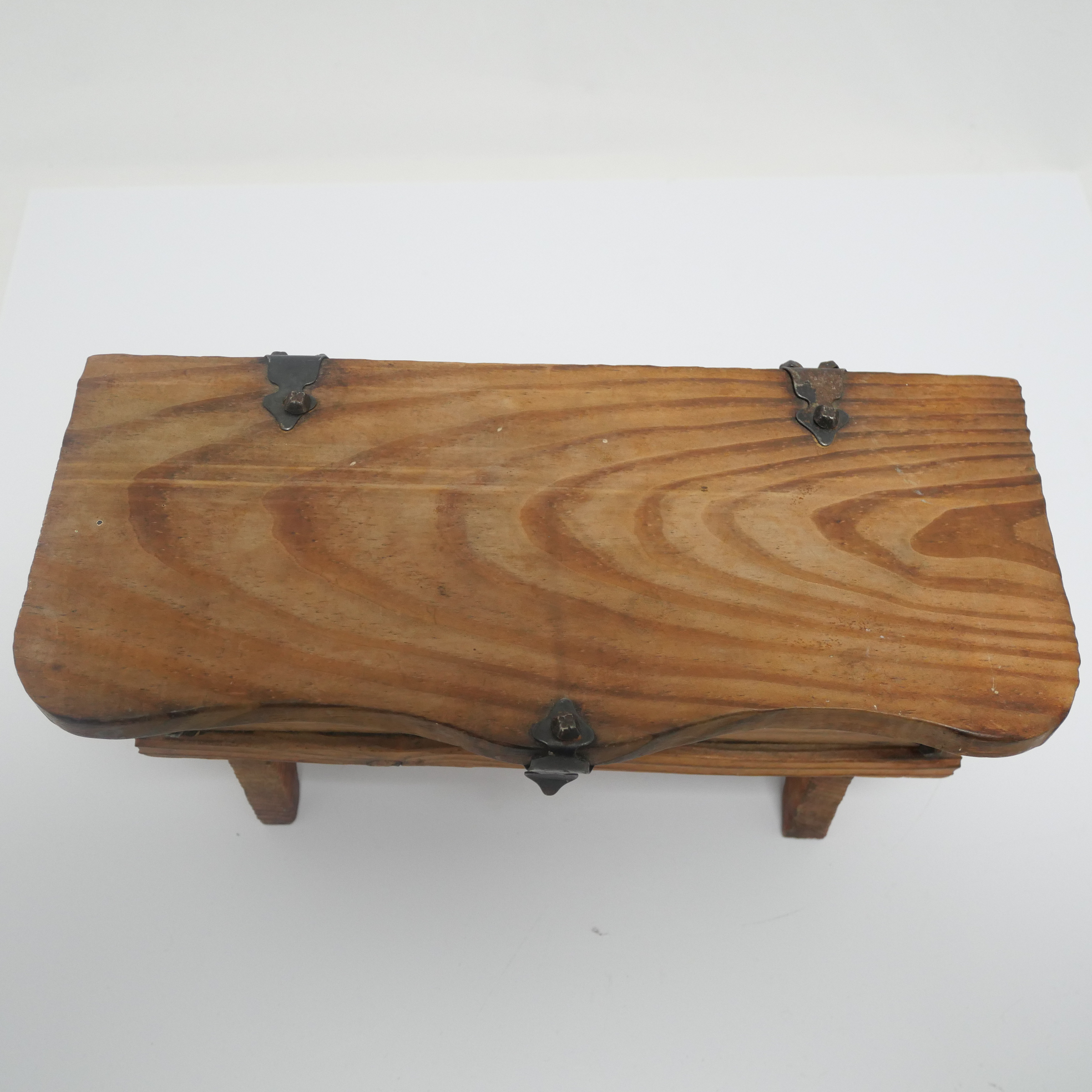 Voir photo 3 de Petit Coffre à bijoux rustique en bois Petit Coffre à bijoux rustique en bois Bon état reconditionné photo 3