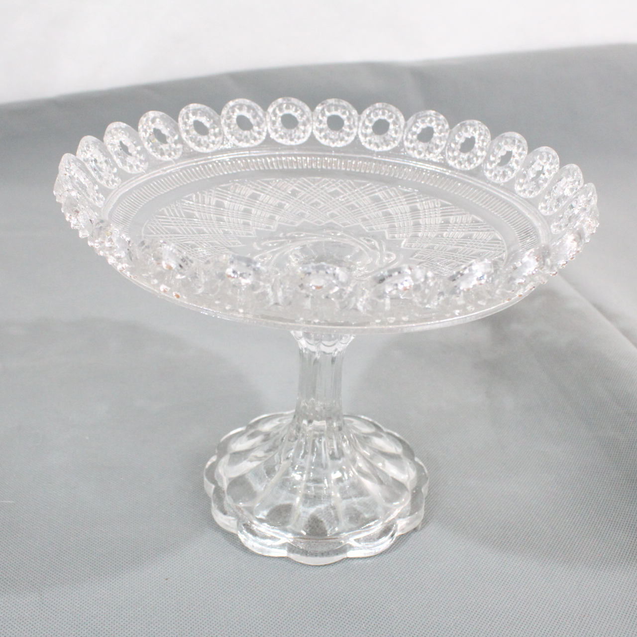 Voir photo 2 de Petit coupe en verre moulé Petit coupe en verre moulé Très bon état reconditionné photo 2