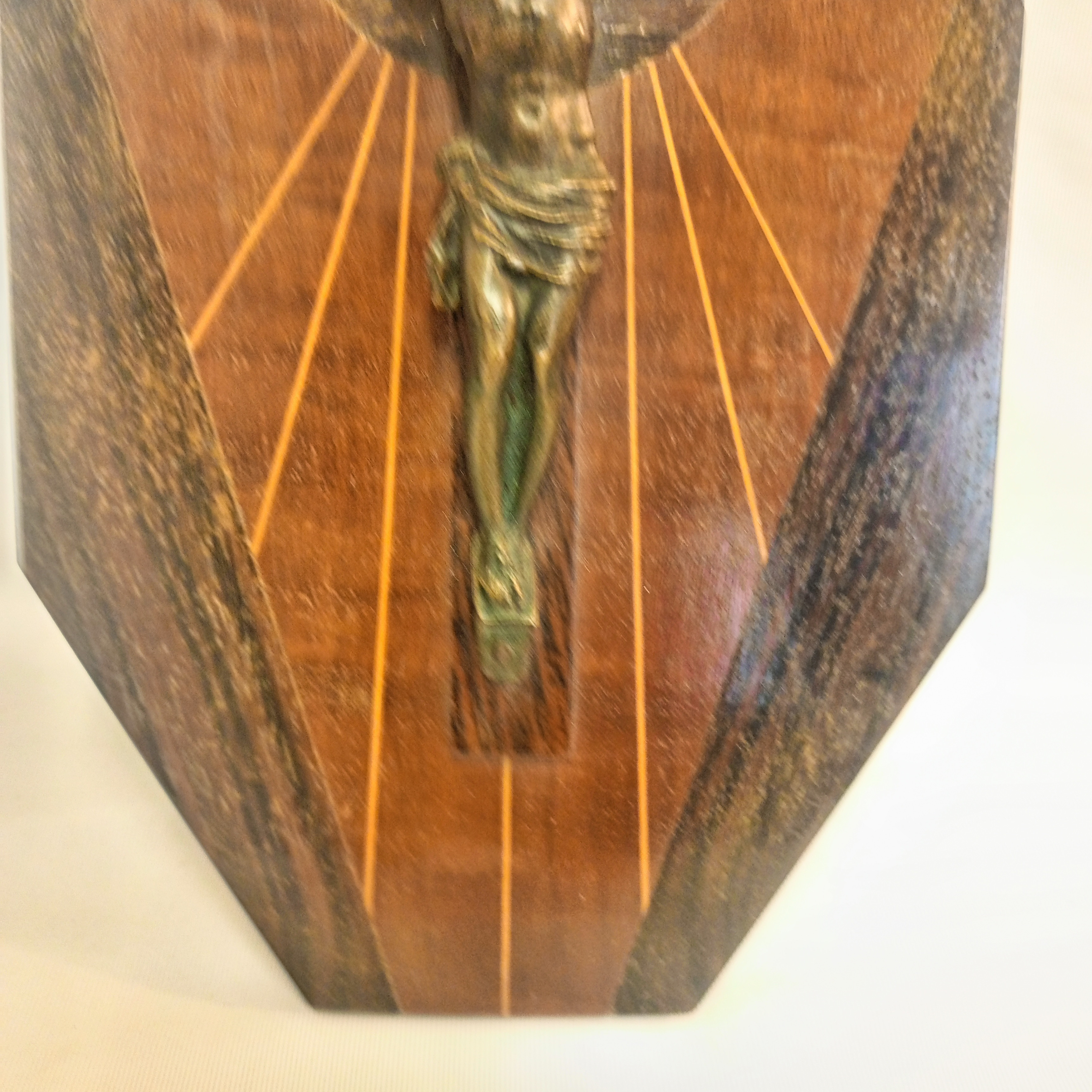 Voir photo 5 de Petit crucifix ancien Art Déco en Bois Petit crucifix ancien Art Déco en Bois État correct reconditionné photo 5