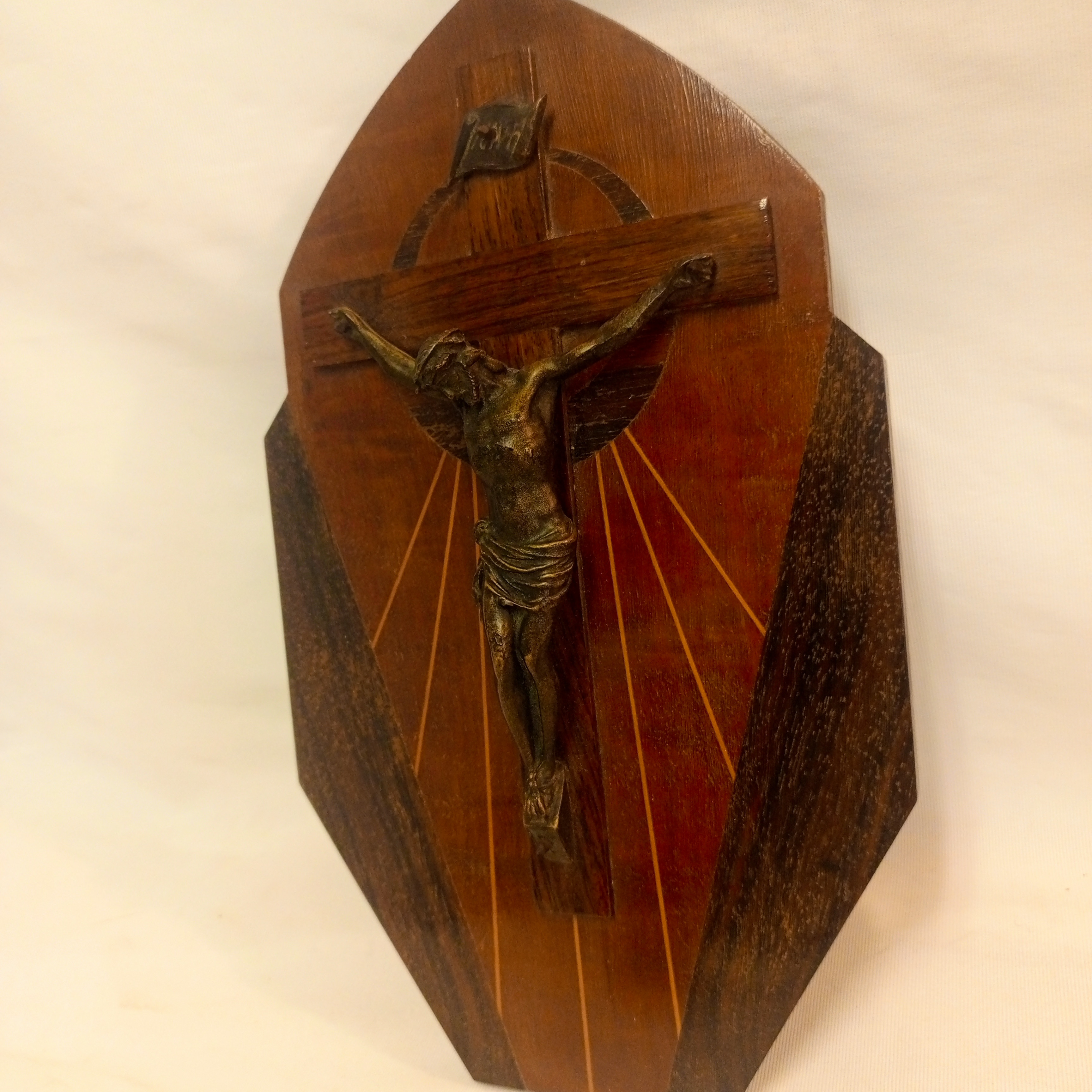 Voir photo 6 de Petit crucifix ancien Art Déco en Bois Petit crucifix ancien Art Déco en Bois État correct reconditionné photo 6