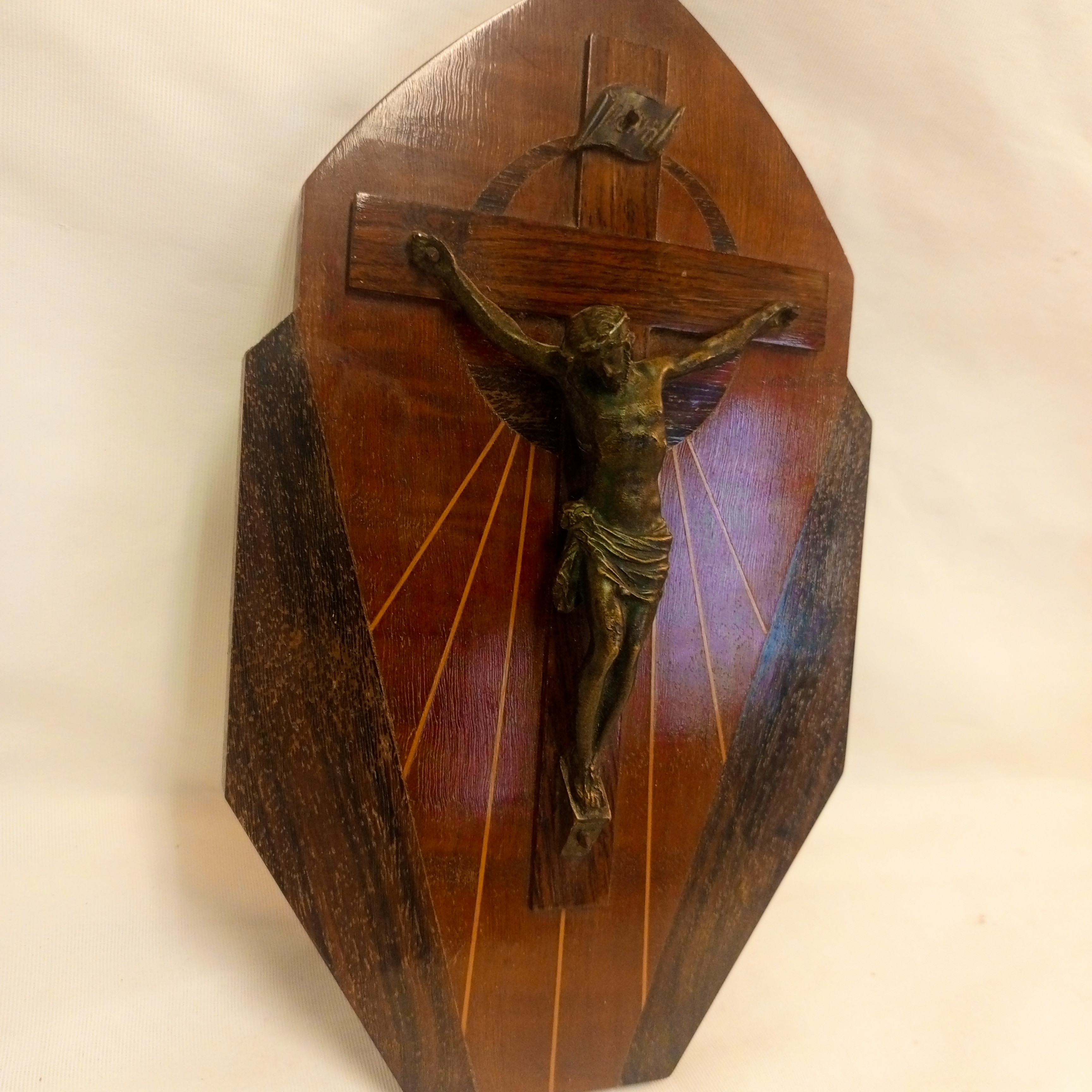 Voir photo 7 de Petit crucifix ancien Art Déco en Bois Petit crucifix ancien Art Déco en Bois État correct reconditionné photo 7