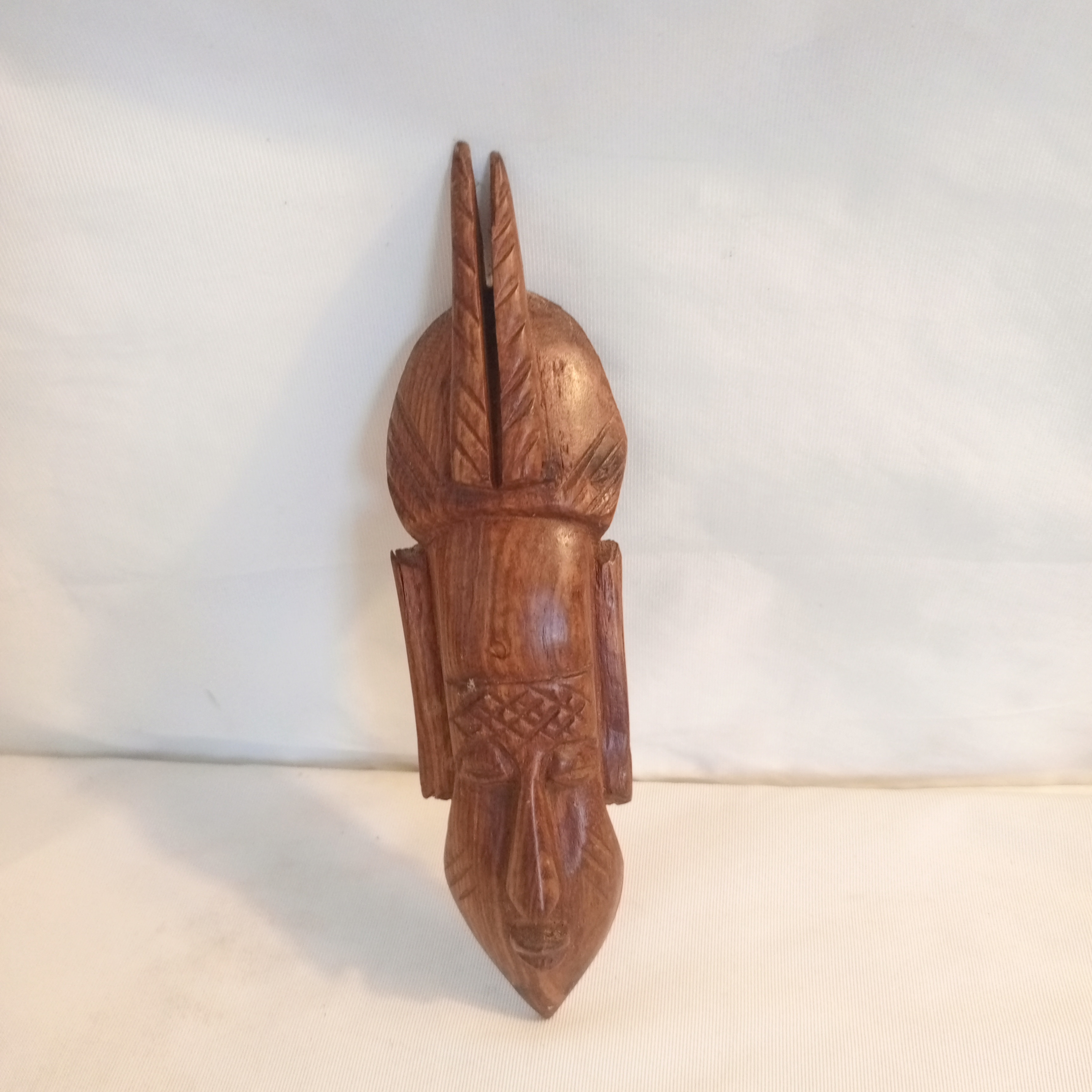 Voir photo 2 de Petit Masque africain en bois Petit Masque africain en bois État correct reconditionné photo 2