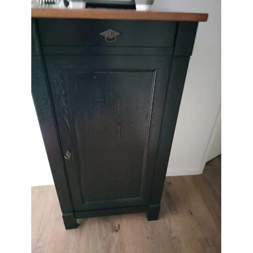 Petit meuble salle à manger ou salon en chêne massif, de couleur noir et beige sur le plateau . Très bon état général, acheté 1800€ en mars 2025. Bon état - 500,00 € Petit meuble salle à manger ou salon en chêne massif, de couleur noir et beige sur le plateau . Très bon état général, acheté 1800€ en mars 2025. Bon état reconditionné disponible sur Rakuten