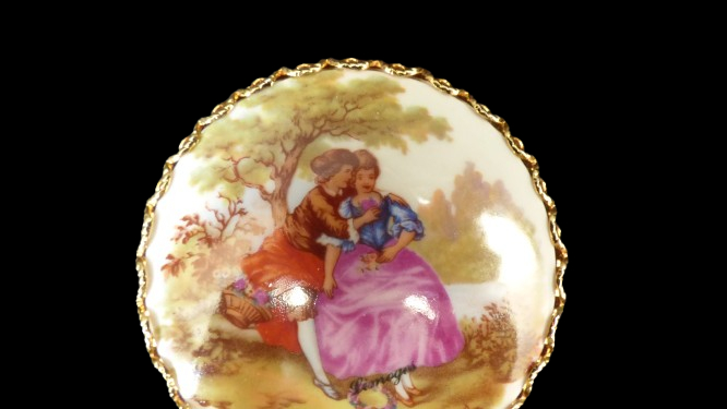 Voir photo 5 de Petit miroir de poche avec dos en porcelaine - Fragonard Petit miroir de poche avec dos en porcelaine - Fragonard Bon état reconditionné photo 5