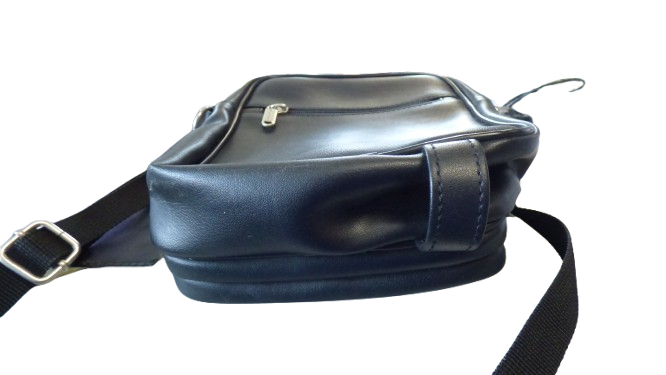Voir photo 14 de Petit sac à bandouillère en cuir noir - Delsey Petit sac à bandouillère en cuir noir - Delsey Très bon état reconditionné photo 14