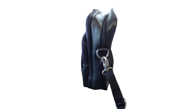 Voir photo 17 de Petit sac à bandouillère en cuir noir - Delsey Petit sac à bandouillère en cuir noir - Delsey Très bon état reconditionné photo 17