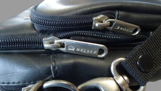 Voir photo 19 de Petit sac à bandouillère en cuir noir - Delsey Petit sac à bandouillère en cuir noir - Delsey Très bon état reconditionné photo 19