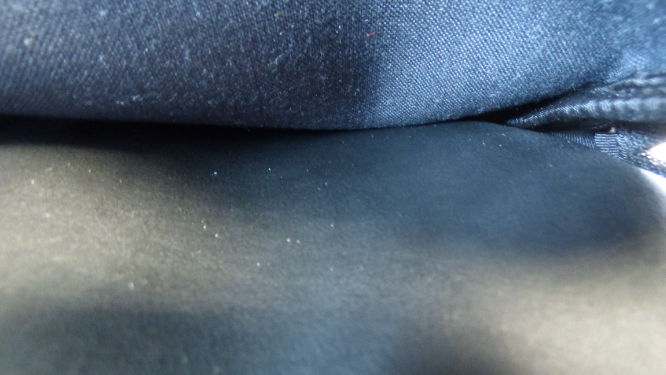 Voir photo 21 de Petit sac à bandouillère en cuir noir - Delsey Petit sac à bandouillère en cuir noir - Delsey Très bon état reconditionné photo 21