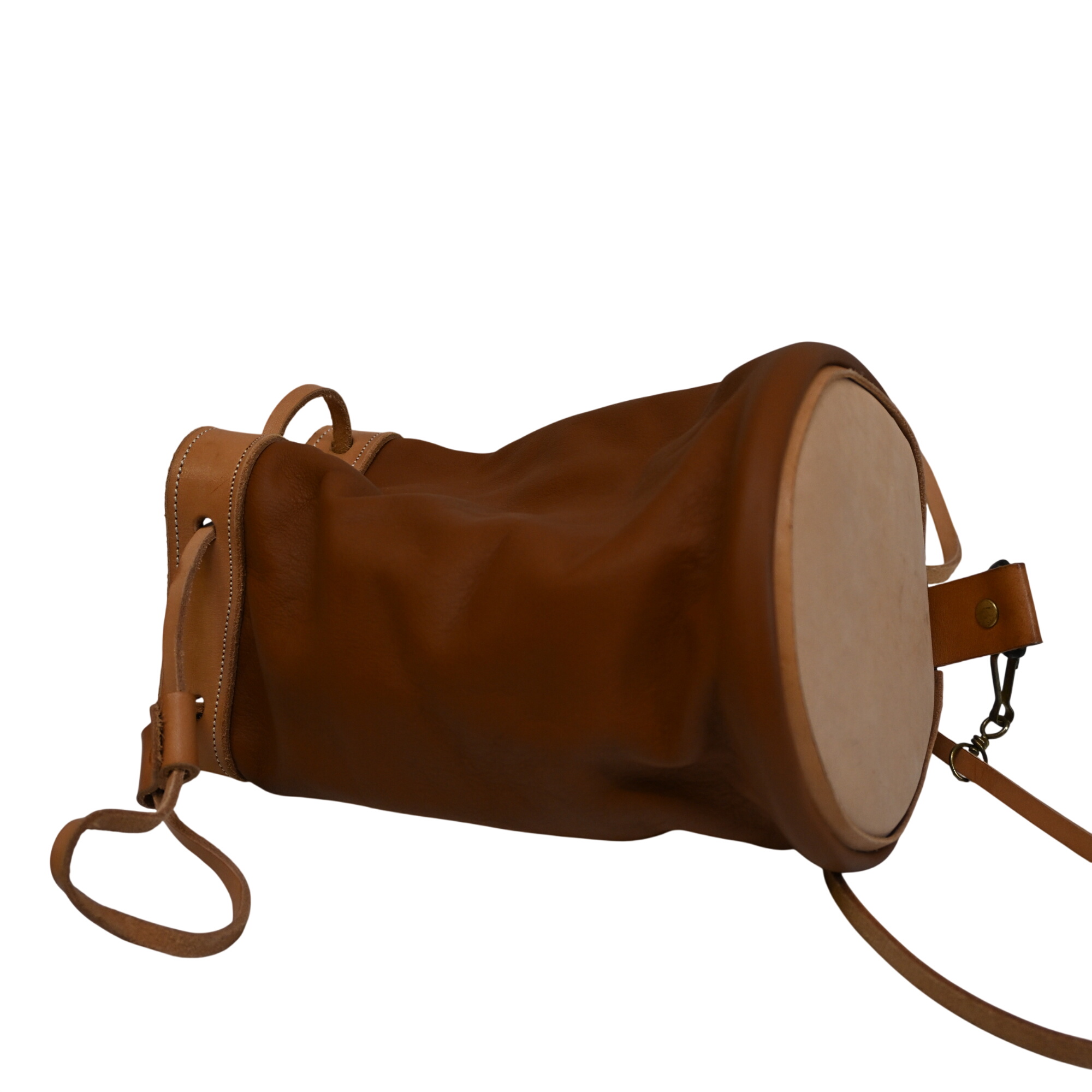 Acheter Petit sac à dos en cuir Très bon état - 10,00 € Petit sac à dos en cuir Très bon état reconditionné disponible sur Label Emmaüs