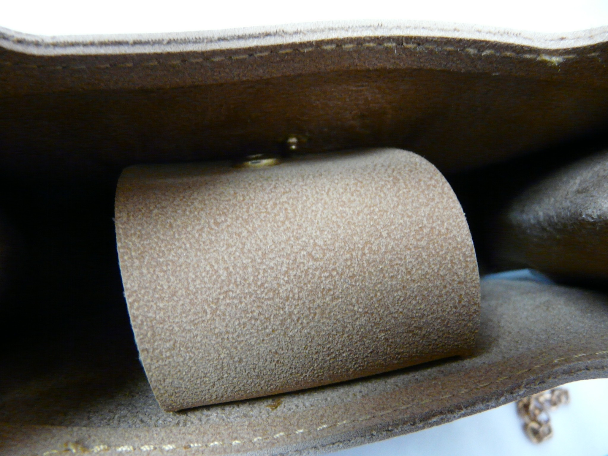 Voir photo 9 de Petit sac chainette effet cuir - My Little Box X Nat & Nin Petit sac chainette effet cuir - My Little Box X Nat & Nin Parfait état reconditionné photo 9