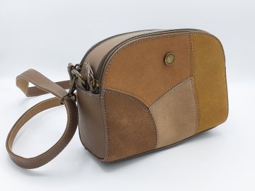Petit Sac cuir David Jones de seconde main Parfait état - 25,00 € Petit Sac cuir David Jones de seconde main Parfait état N/A reconditionné disponible sur Claquettes Market