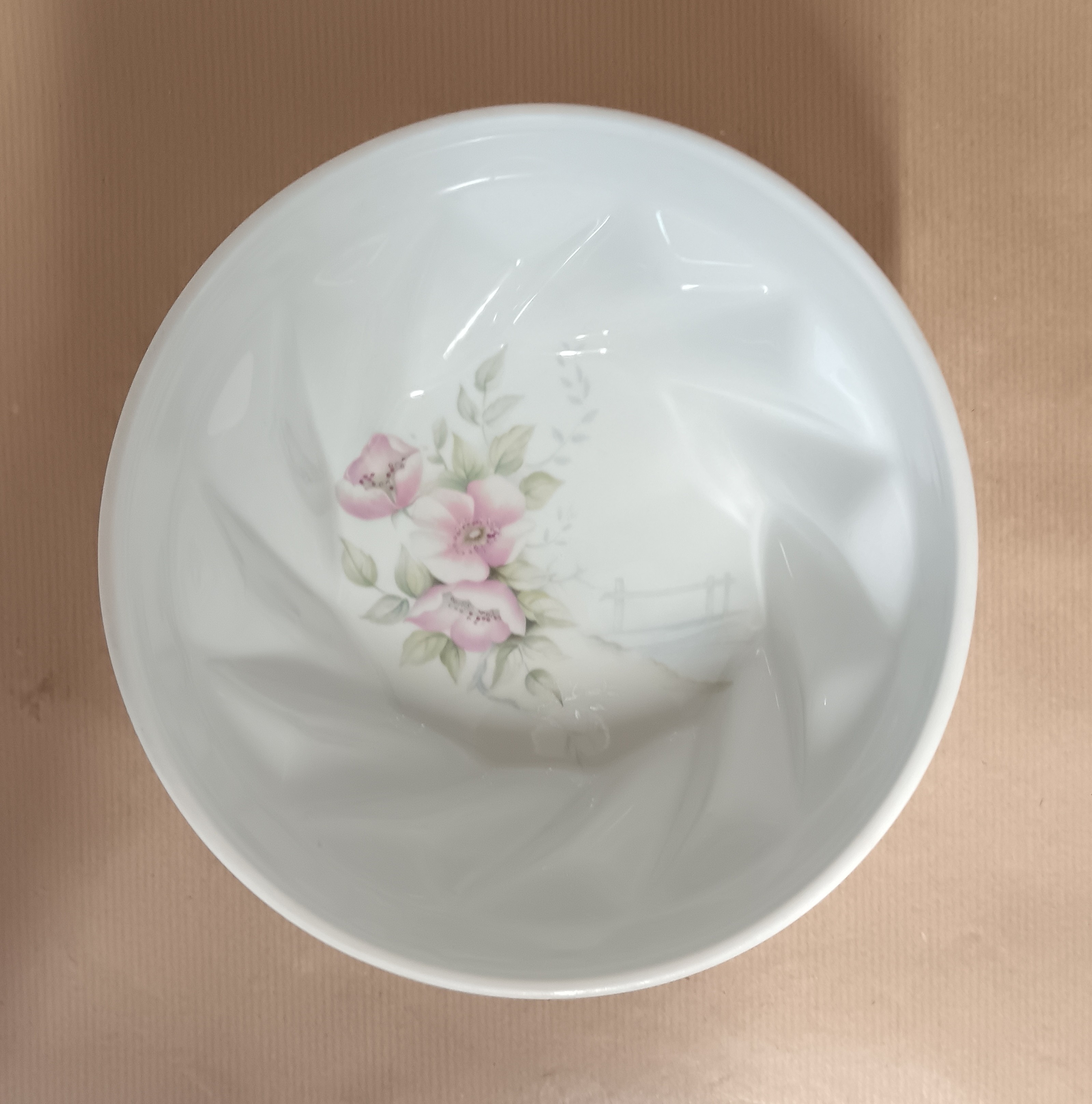 Voir photo 5 de Petit saladier en porcelaine du Lys Royal Petit saladier en porcelaine du Lys Royal Très bon état reconditionné photo 5