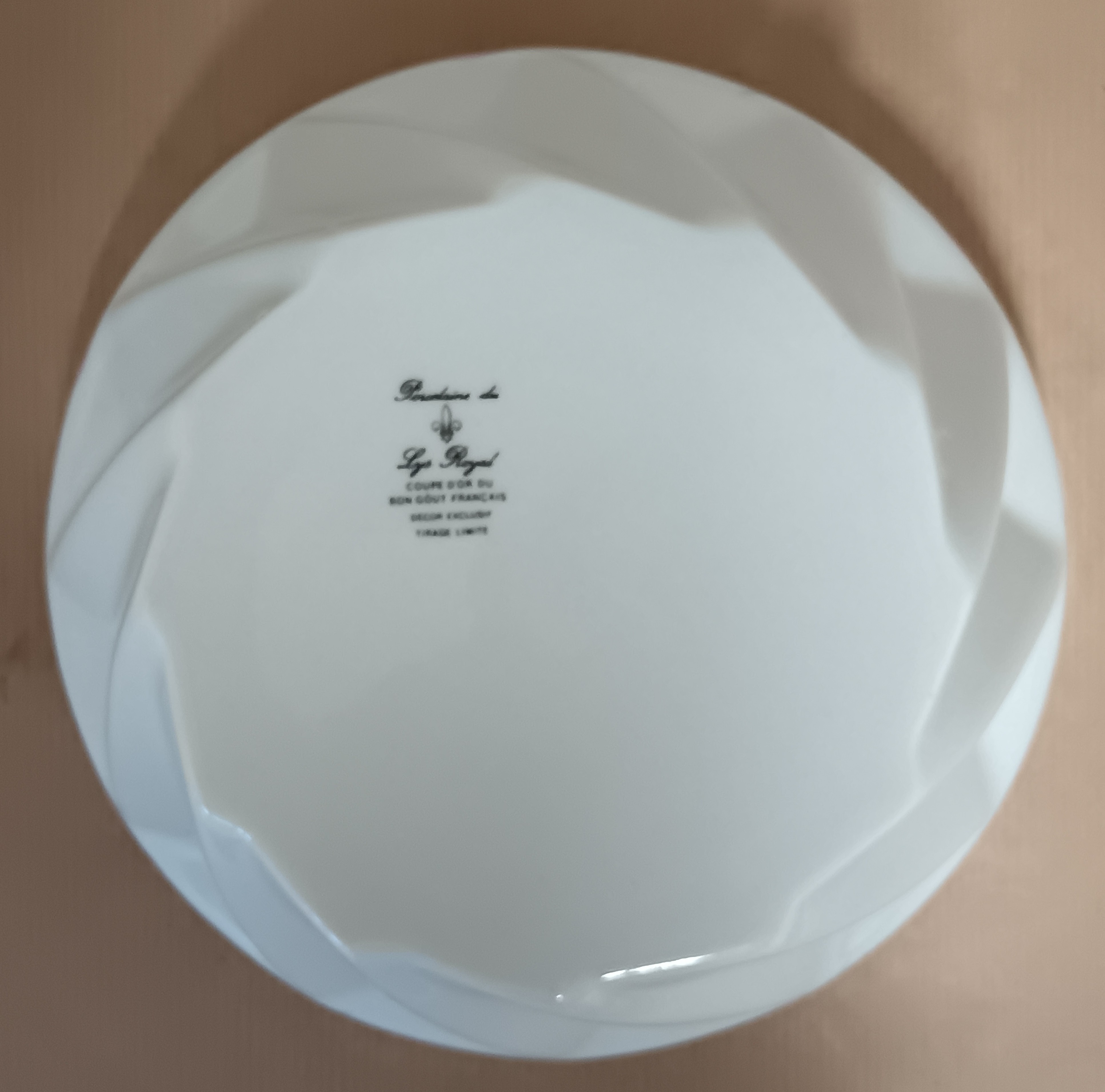 Voir photo 6 de Petit saladier en porcelaine du Lys Royal Petit saladier en porcelaine du Lys Royal Très bon état reconditionné photo 6